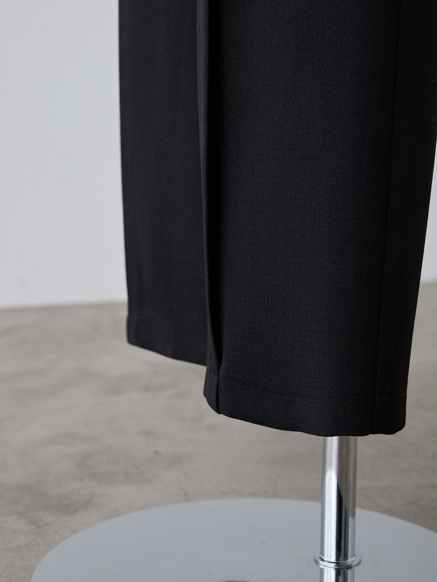 ピンタックスラブストレートパンツ