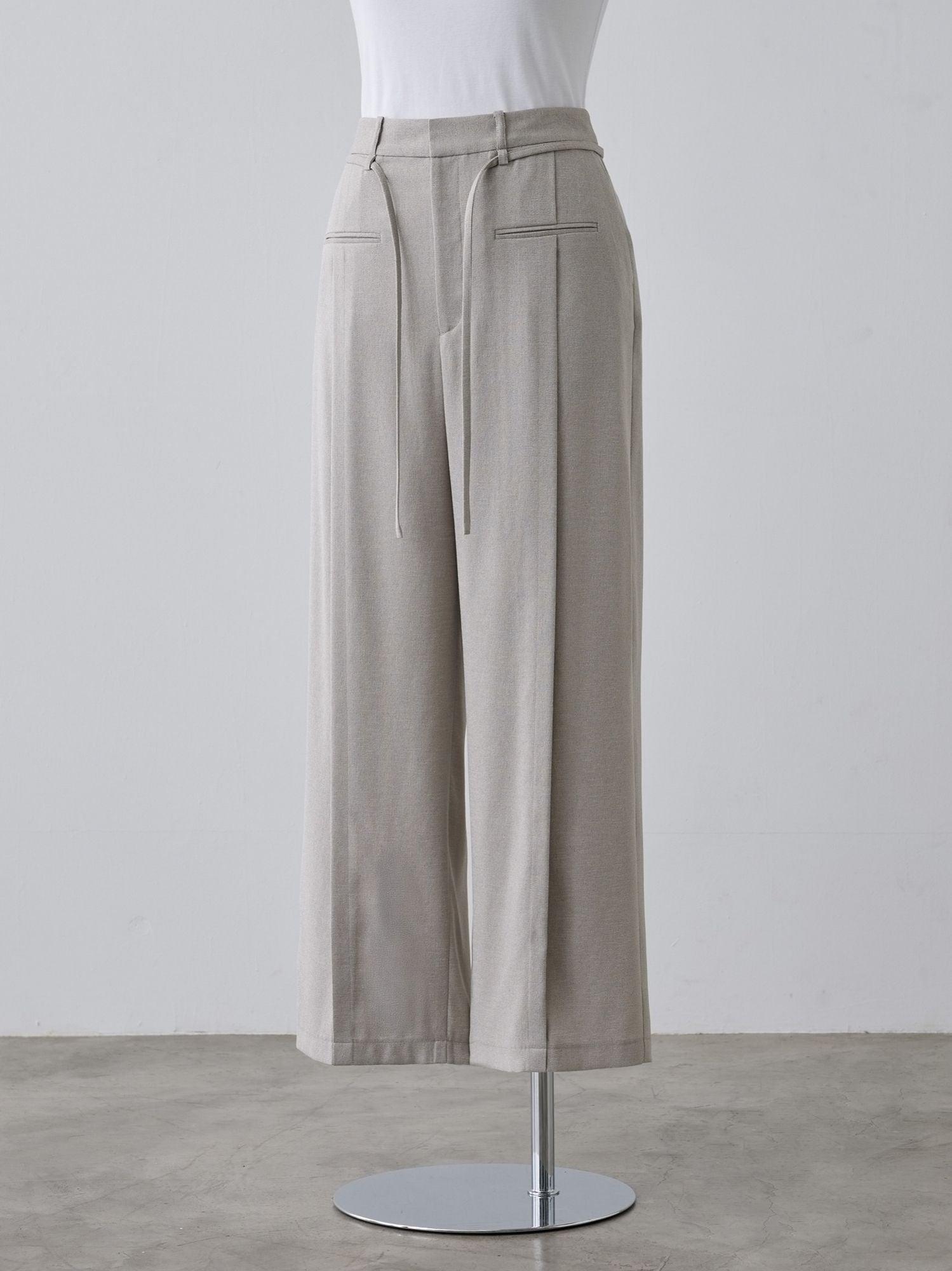 ピンタックスラブストレートパンツ