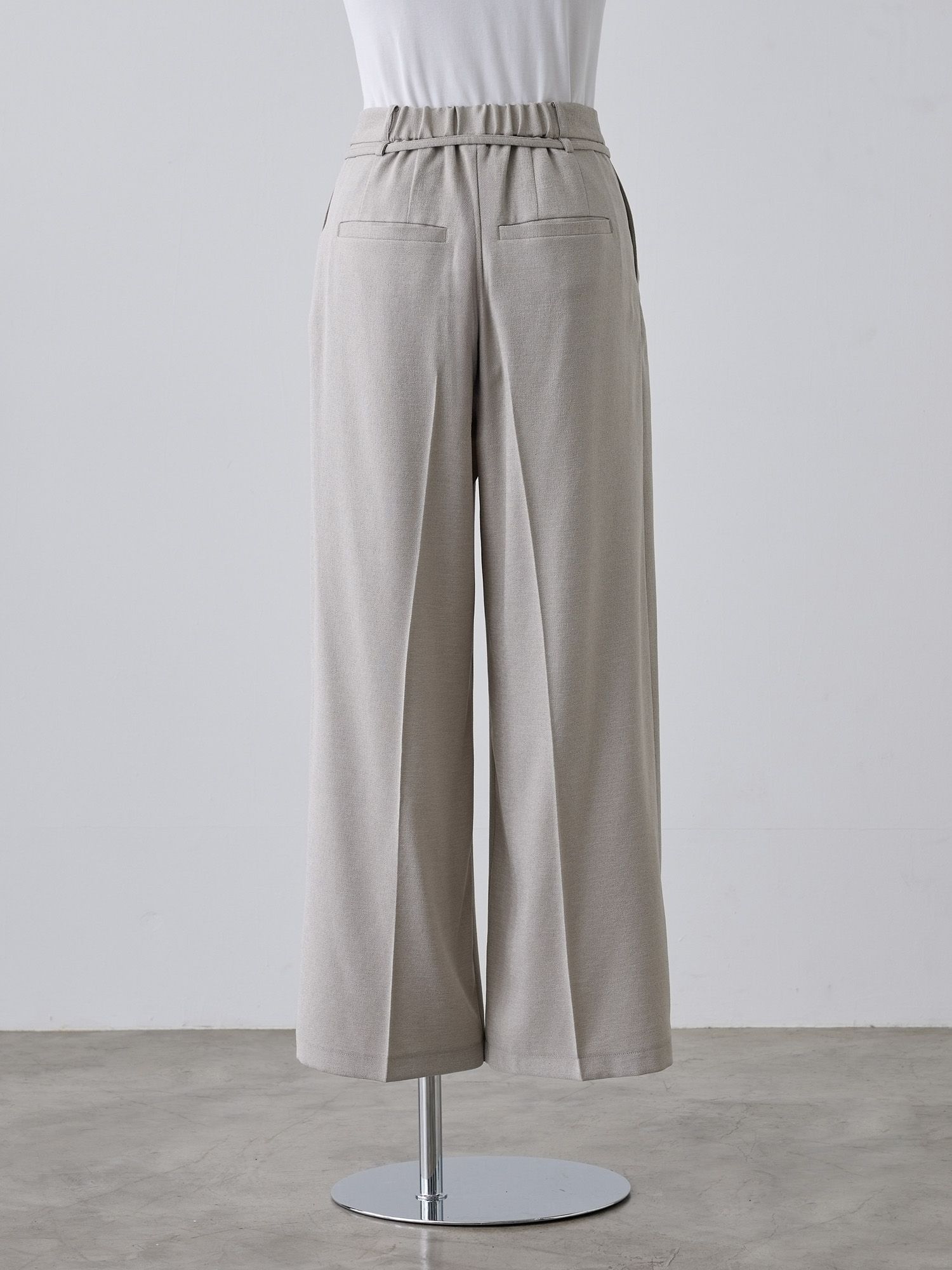 ピンタックスラブストレートパンツ