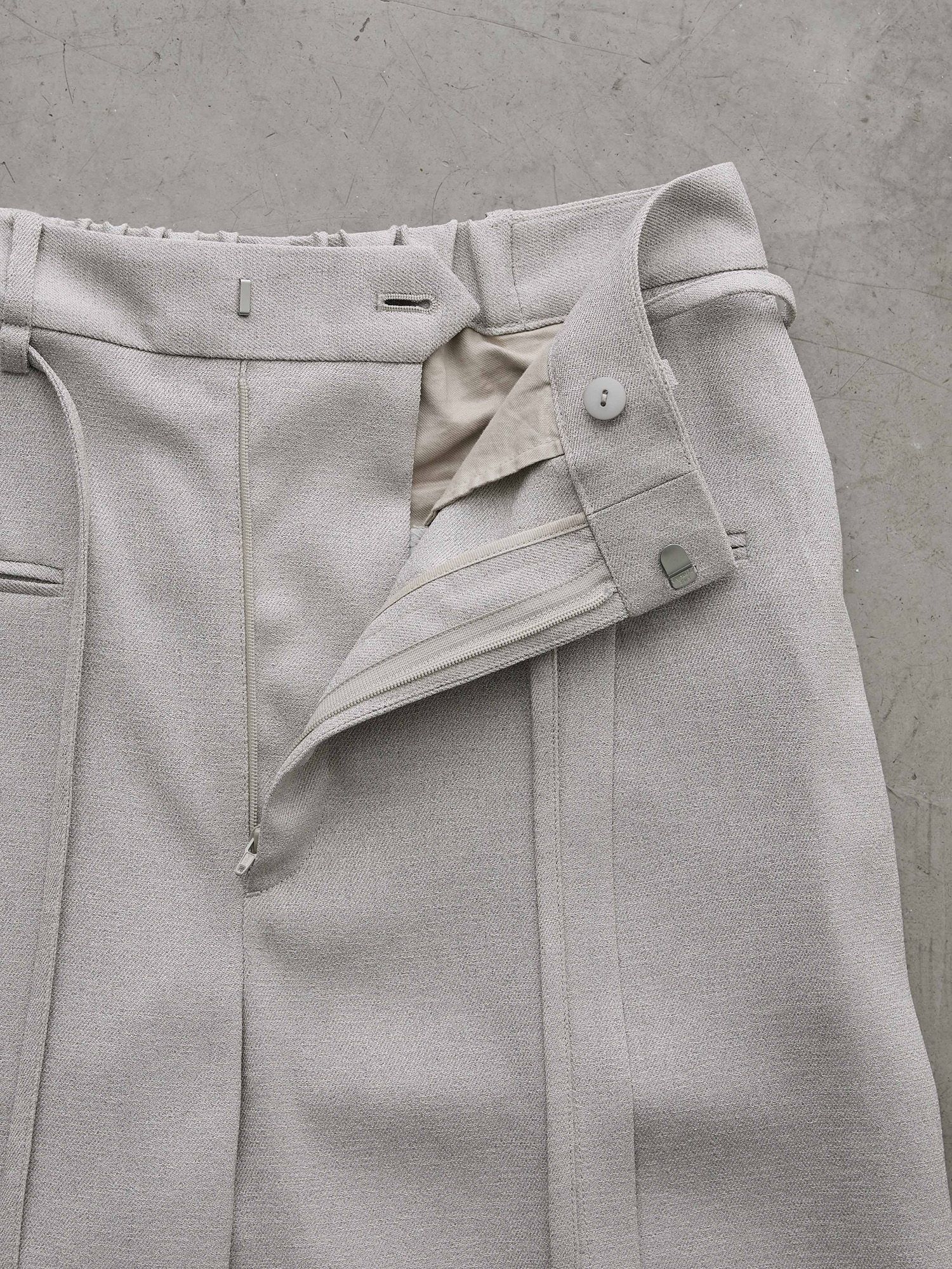 ピンタックスラブストレートパンツ