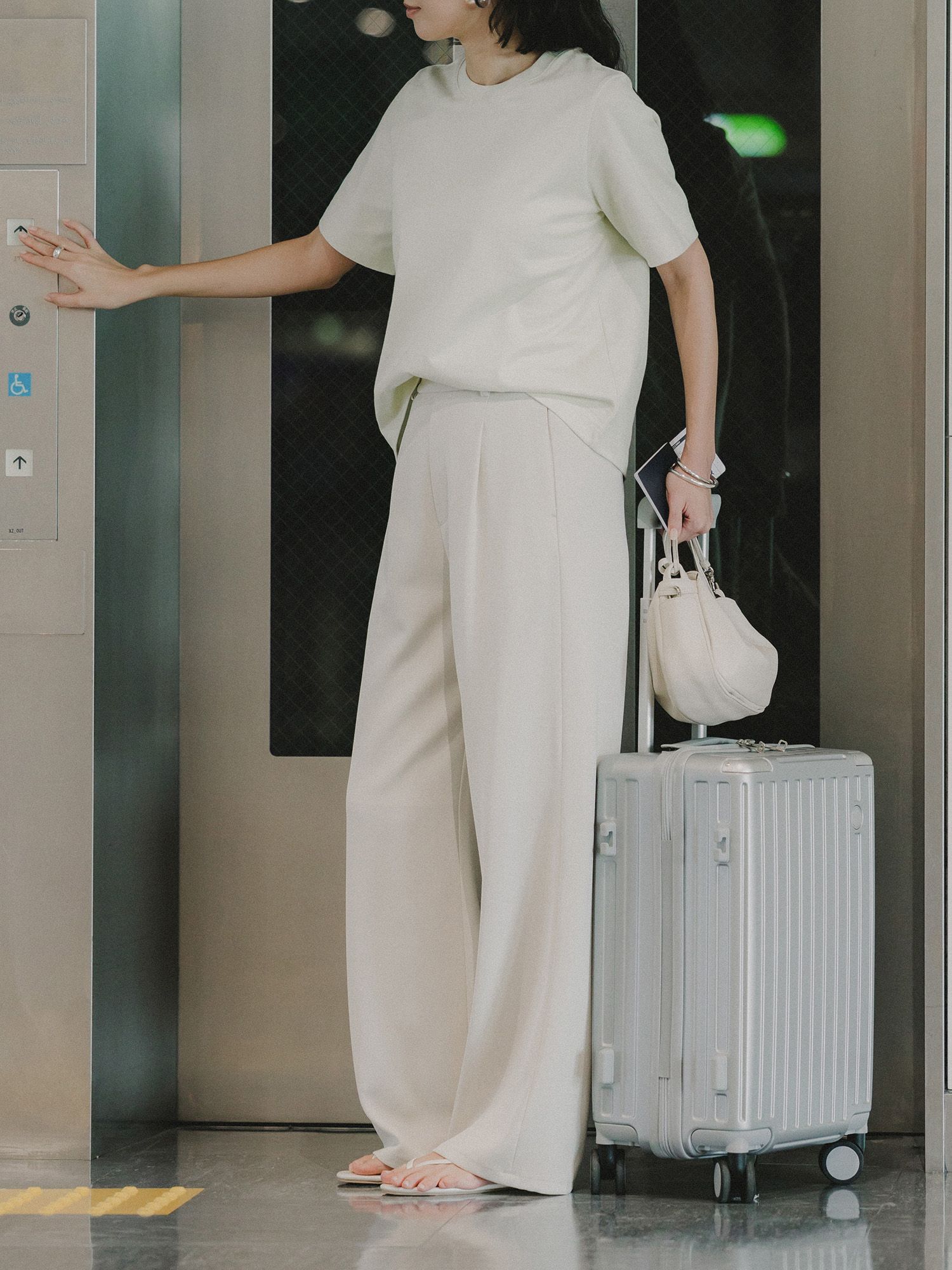 H171 B80 W60 H85 / 着用サイズ : サンプル