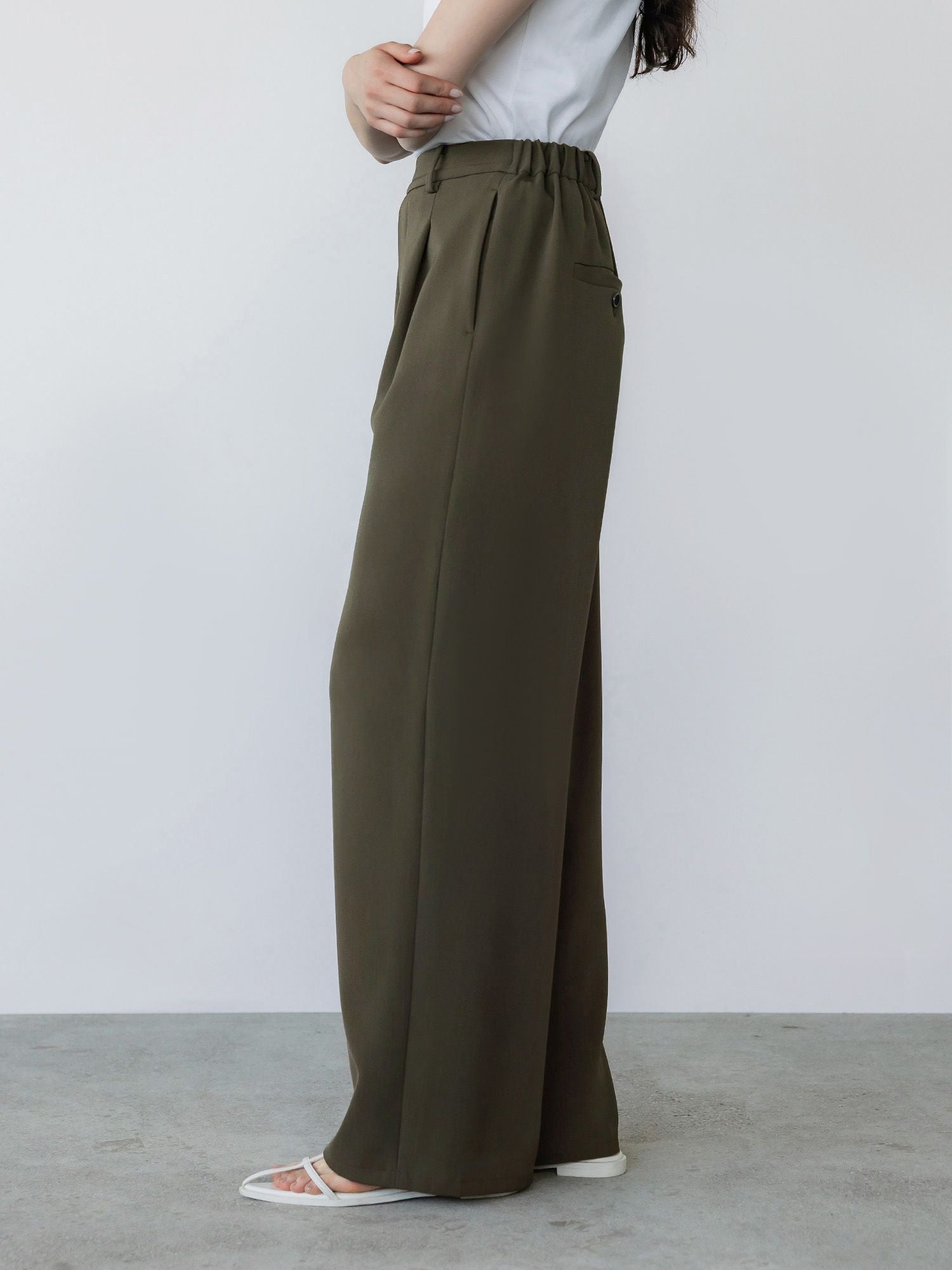 H167 B81 W57 H89 / 着用サイズ : サンプル