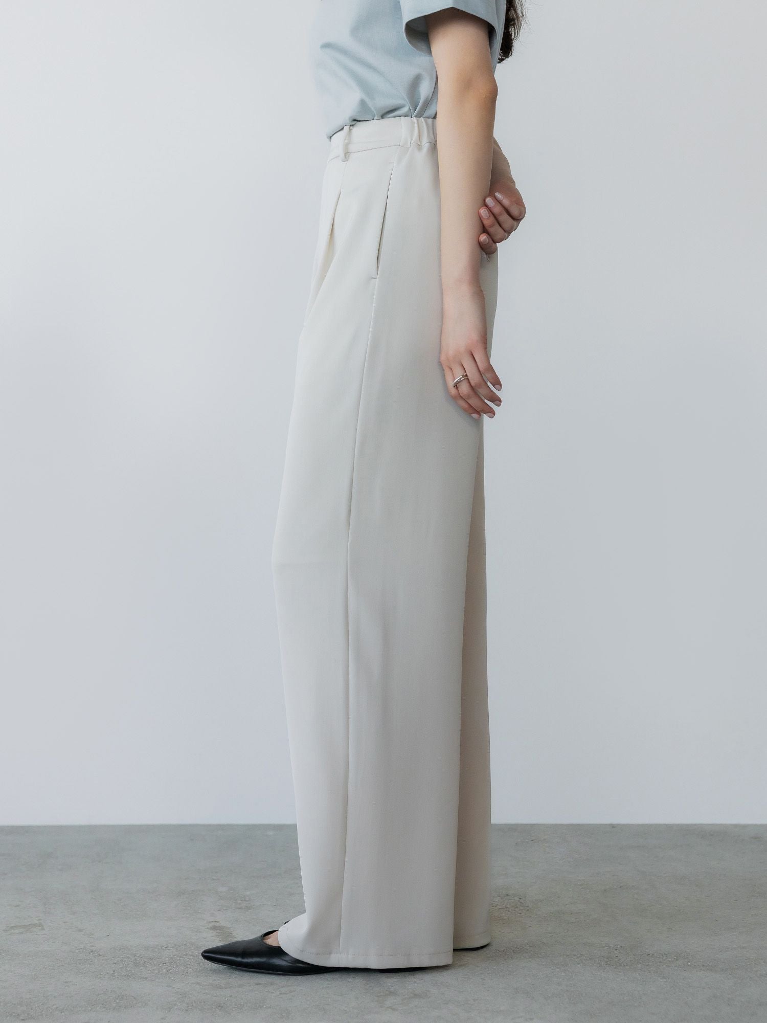 H167 B81 W57 H89 / 着用サイズ : サンプル