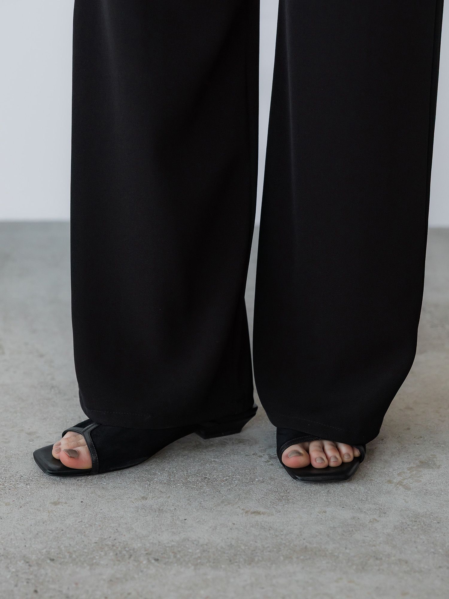 H167 B81 W57 H89 / 着用サイズ : サンプル