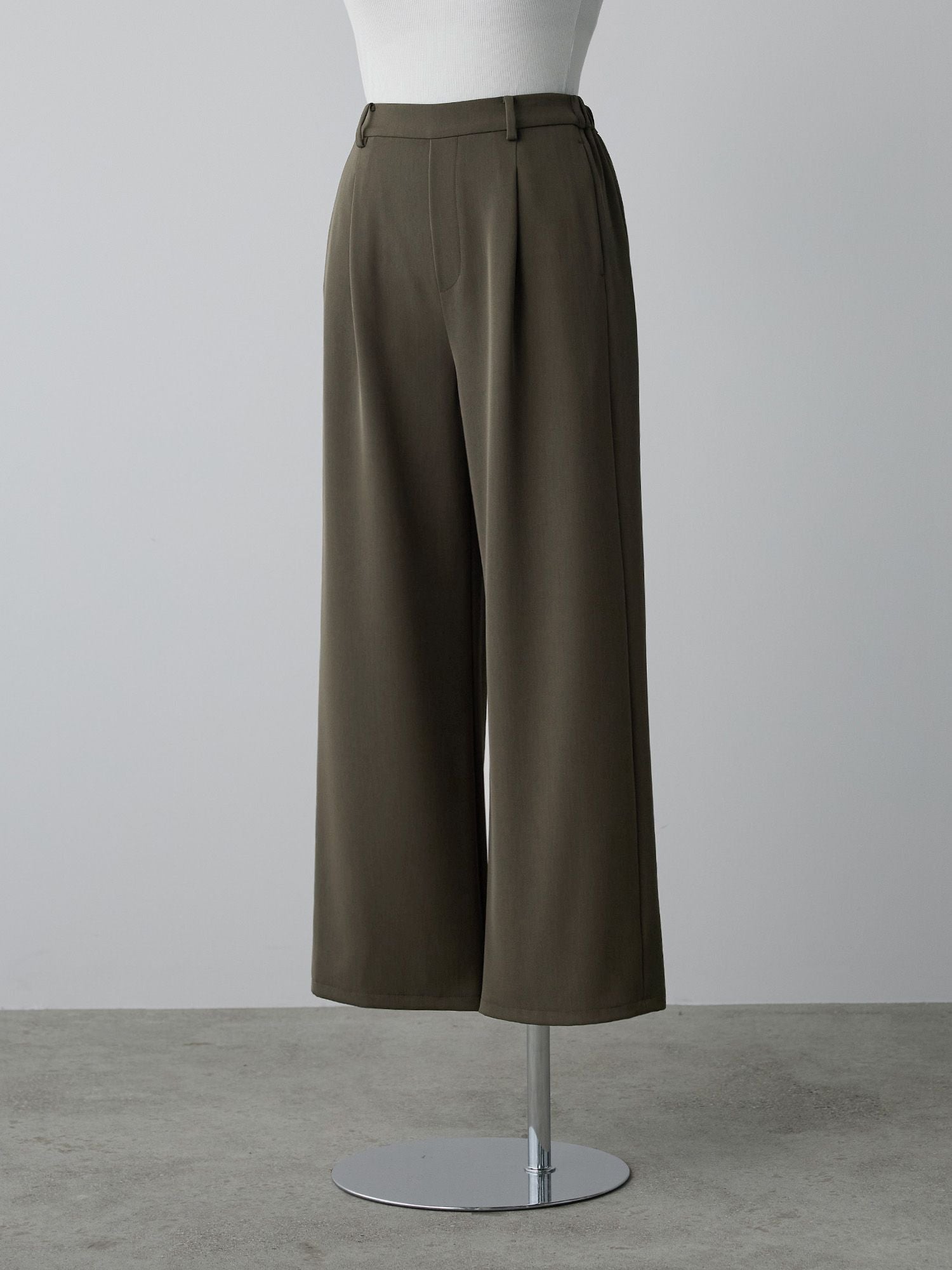 ウォーターリペレントスラックス