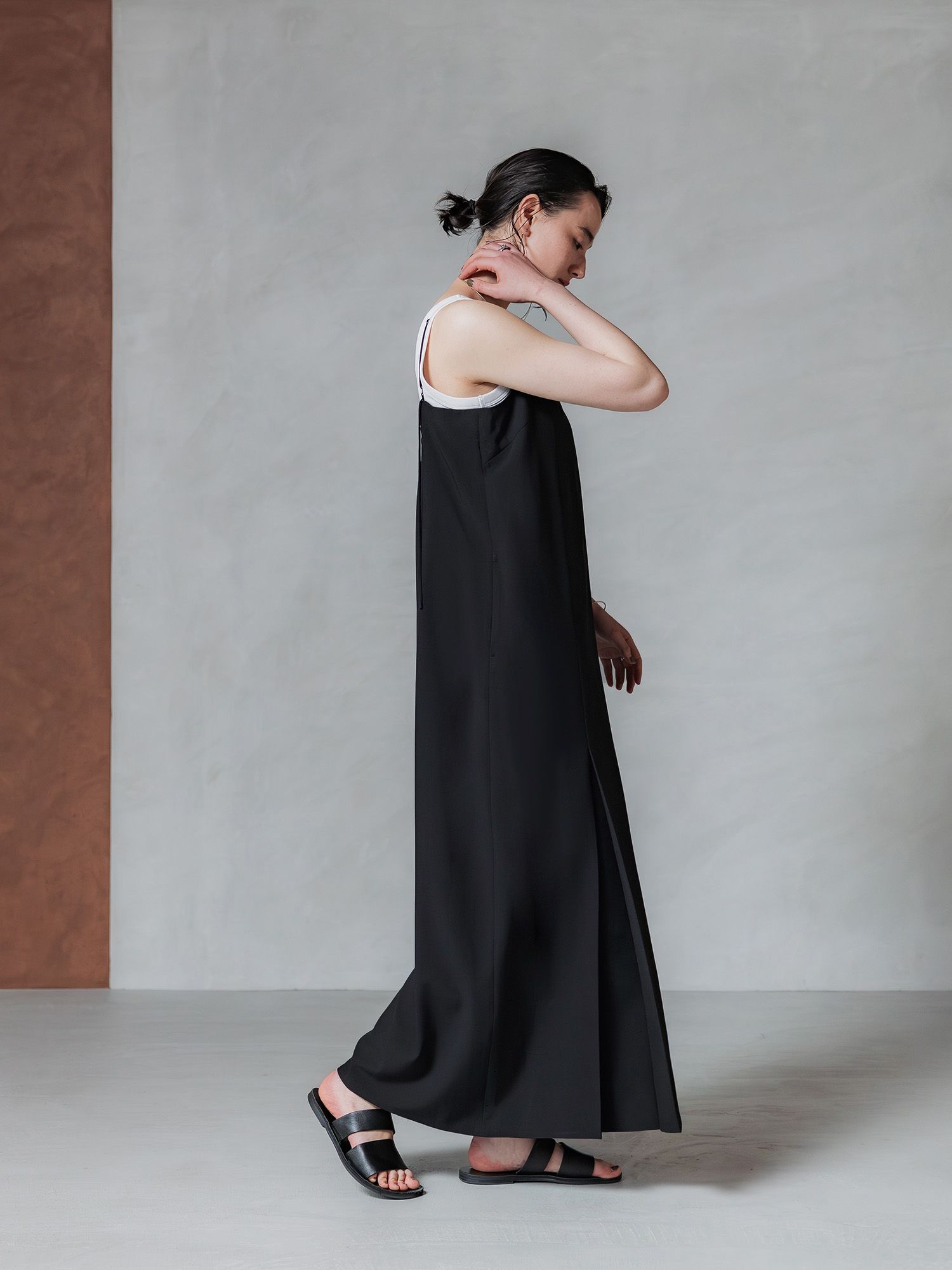 H173 B83 W66 H96 / 着用サイズ : サンプル