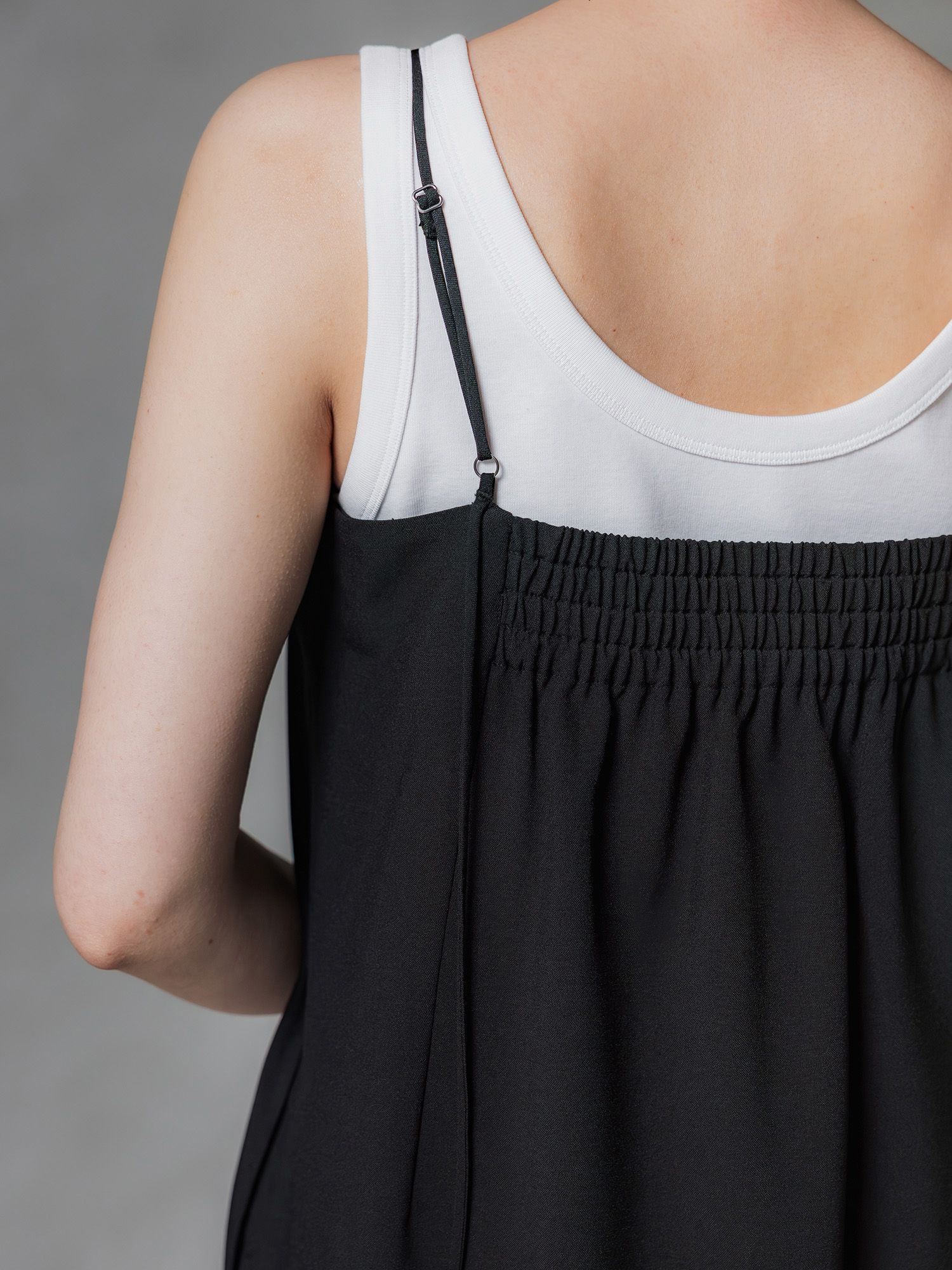 H173 B83 W66 H96 / 着用サイズ : サンプル