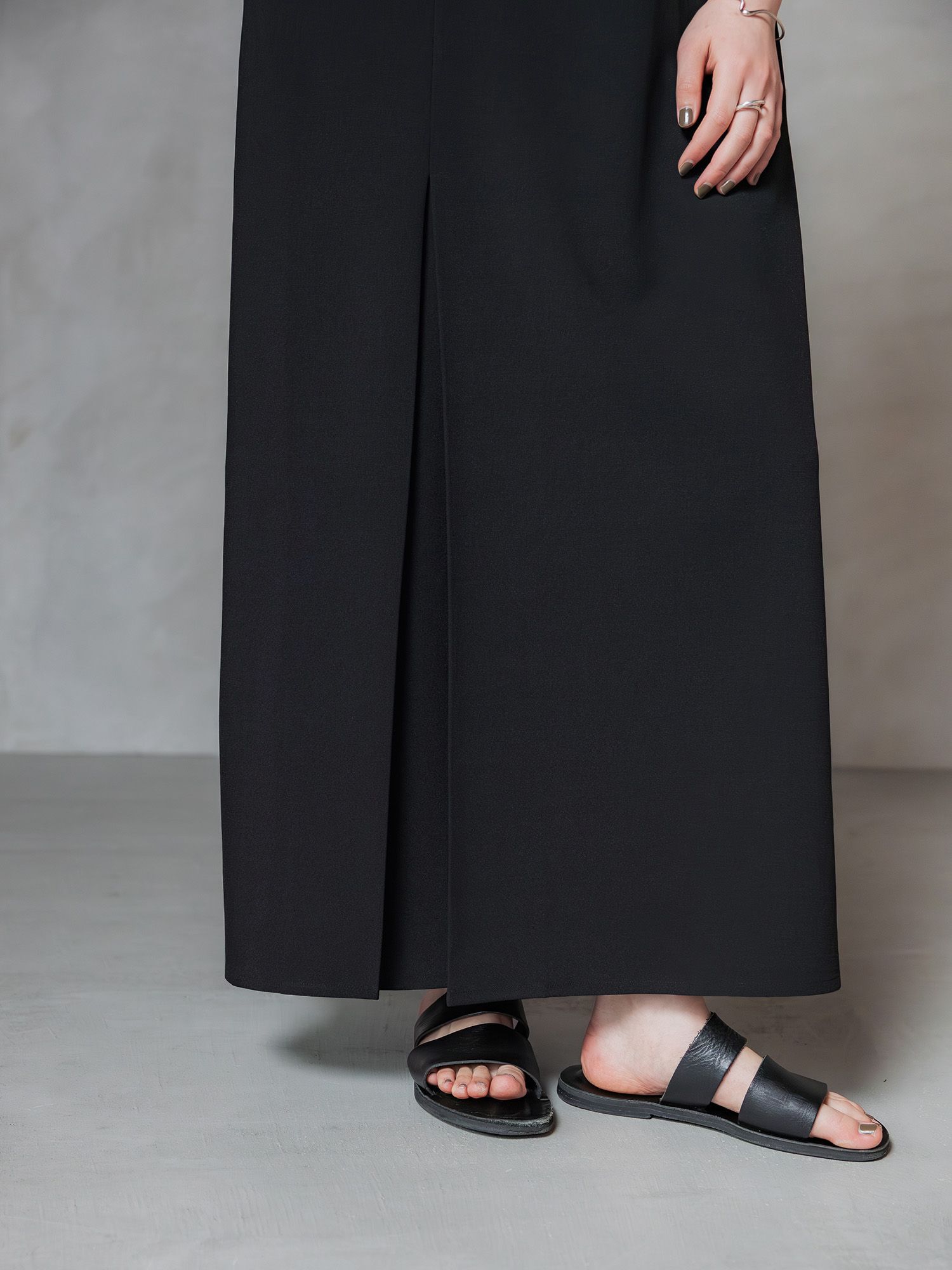 H173 B83 W66 H96 / 着用サイズ : サンプル