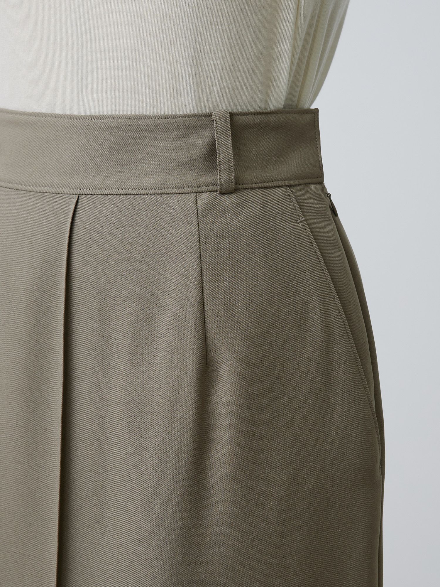 バックタックナロースカート