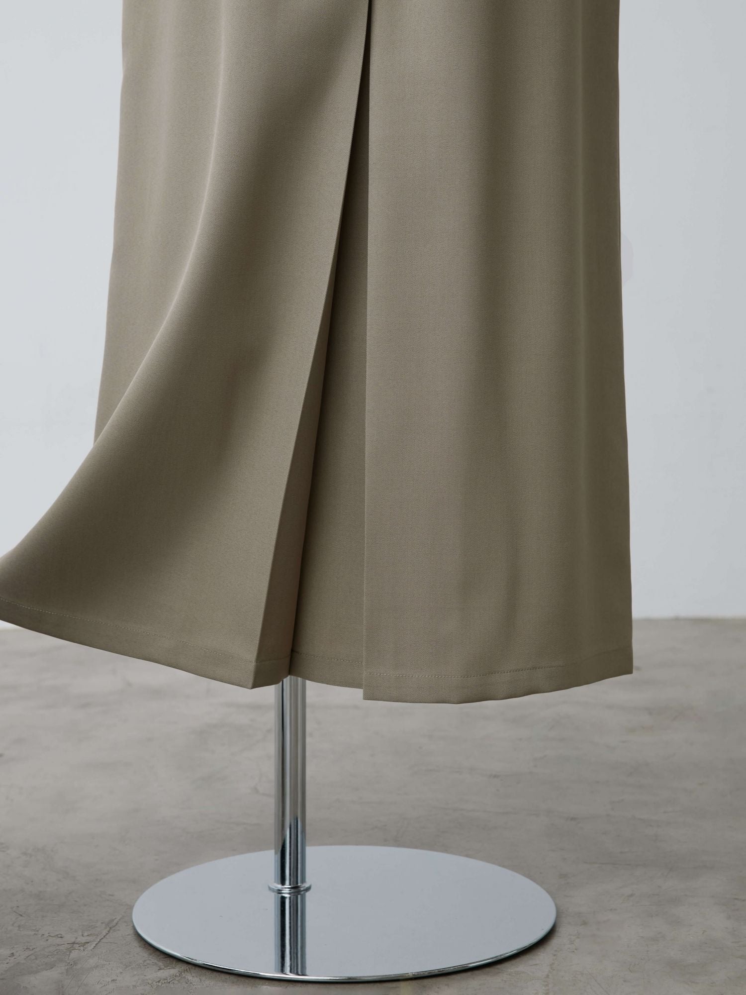 バックタックナロースカート