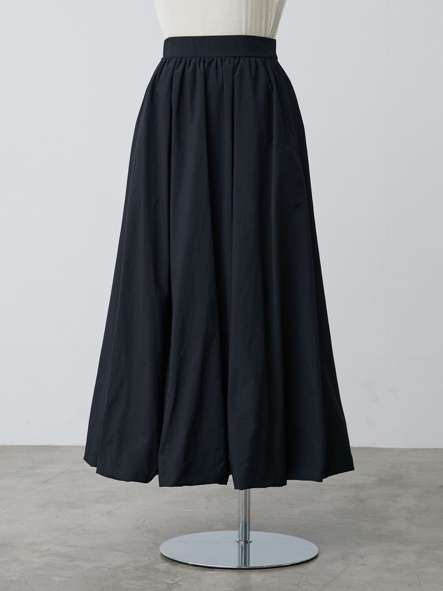 ナイロンドレープマキシスカート