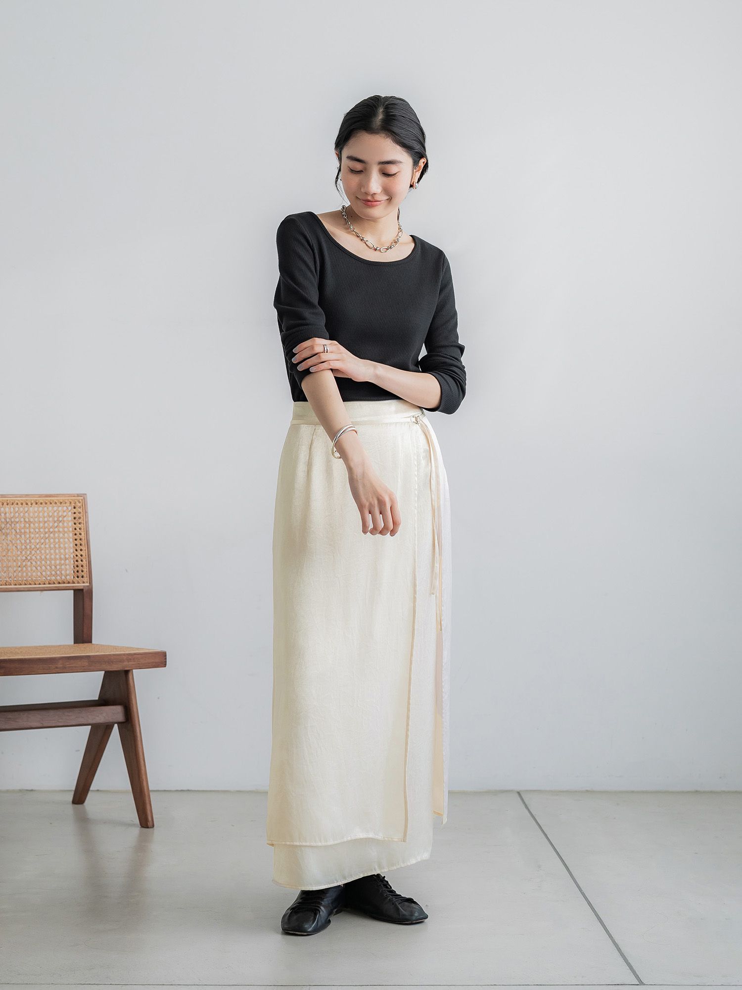 H172 B77 W56.5 H84.5 / 着用サイズ : サンプル