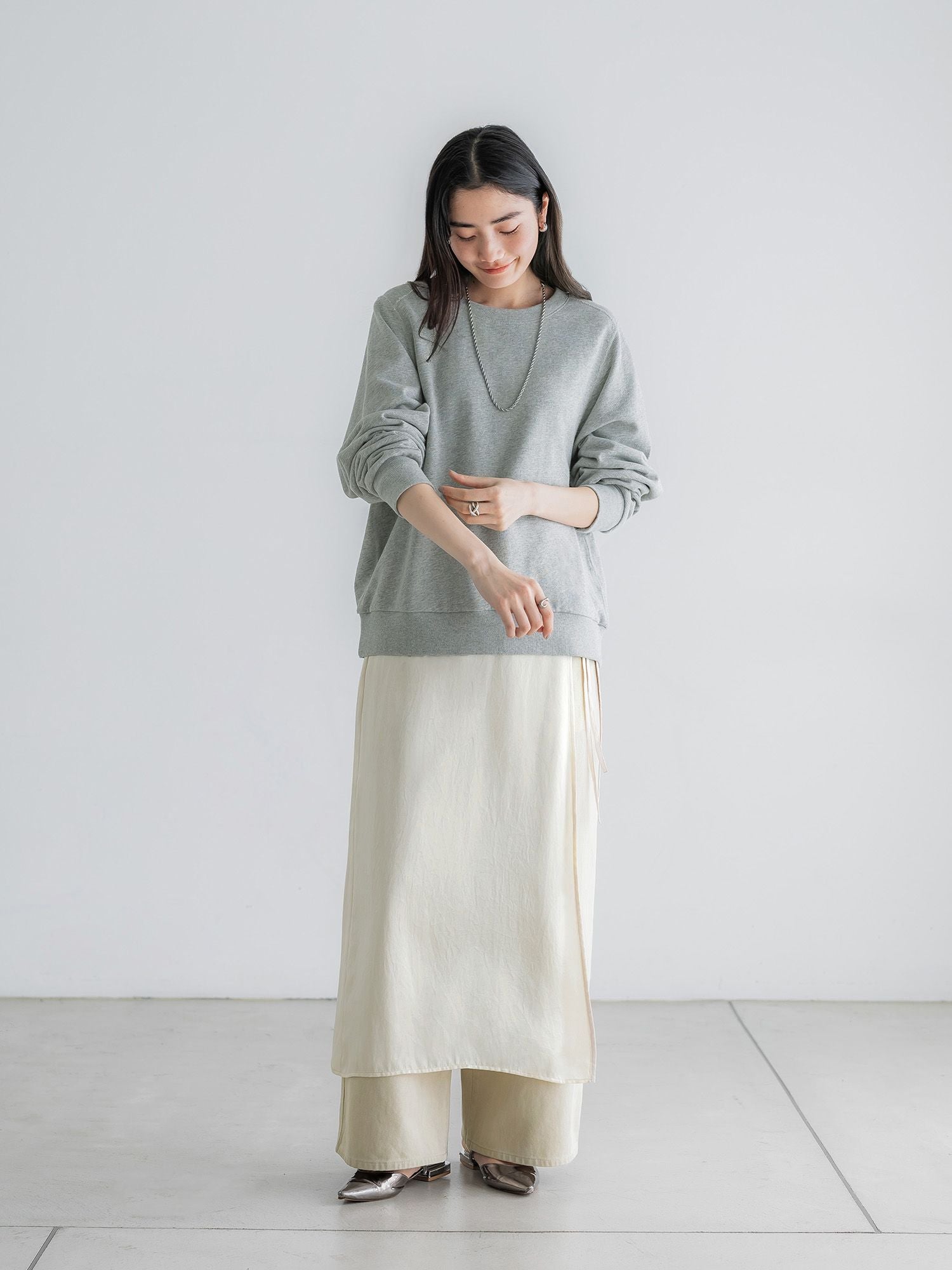 H172 B77 W56.5 H84.5 / 着用サイズ : サンプル