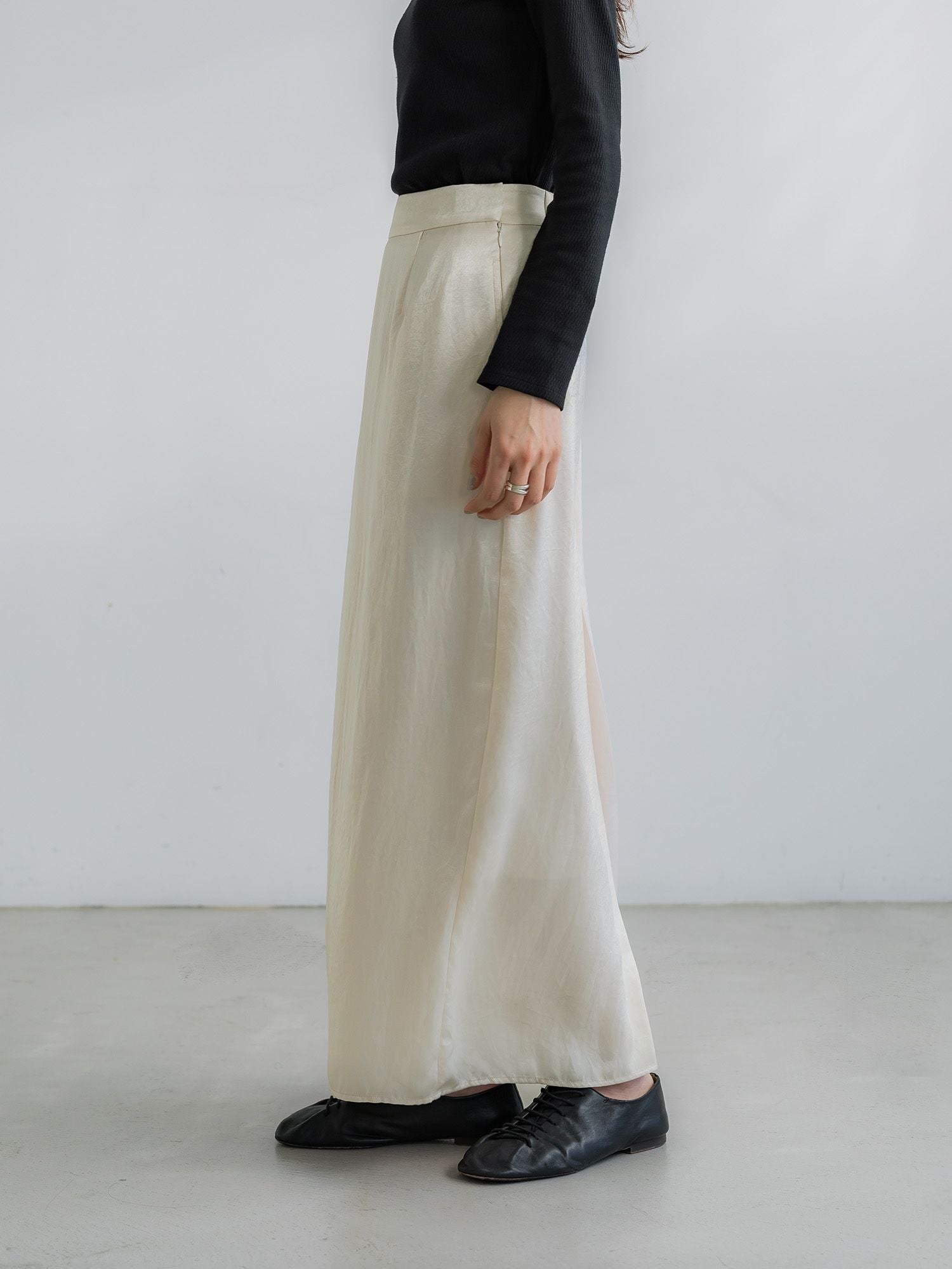 H172 B77 W56.5 H84.5 / 着用サイズ : サンプル