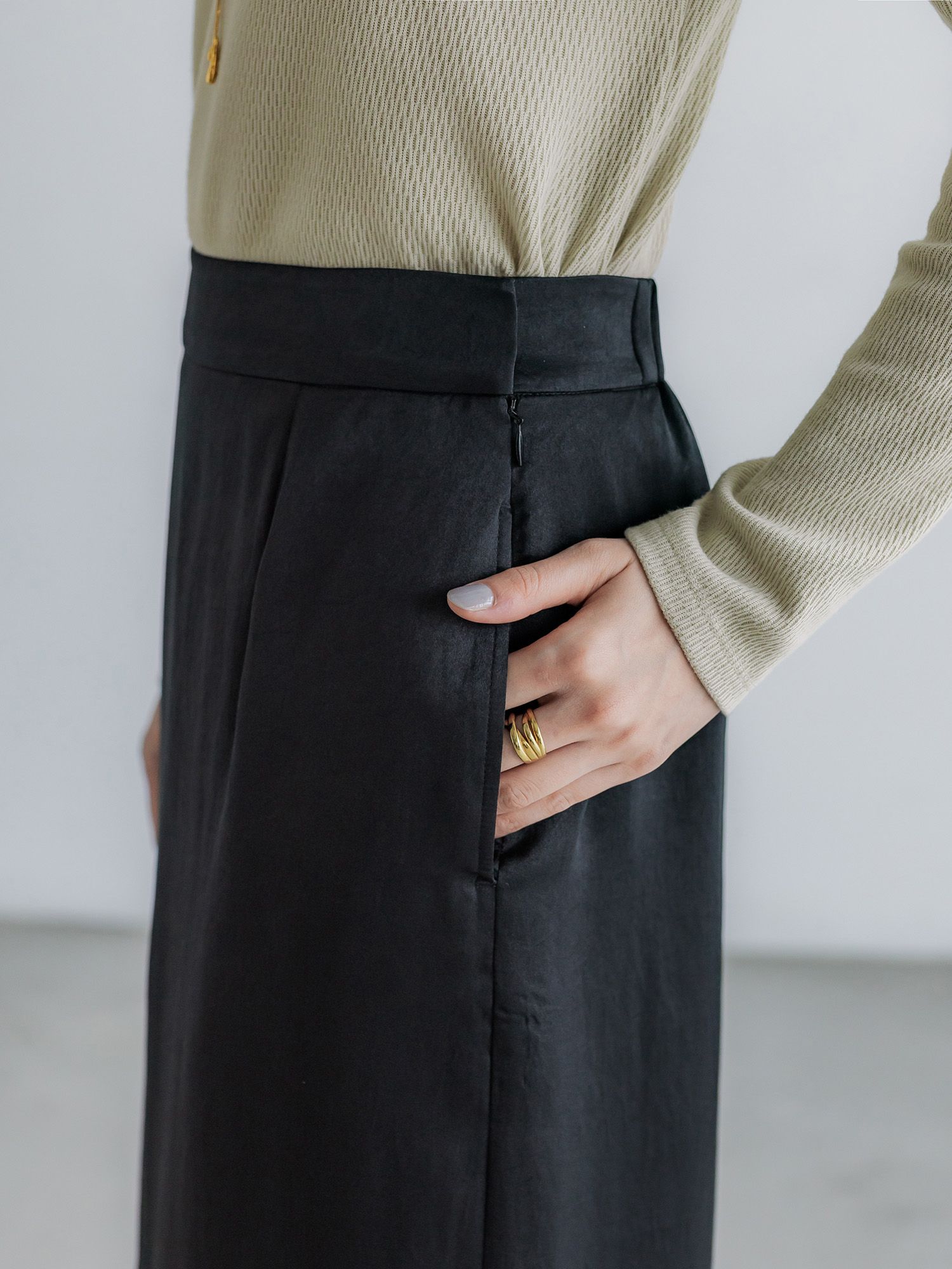 H172 B77 W56.5 H84.5 / 着用サイズ : サンプル