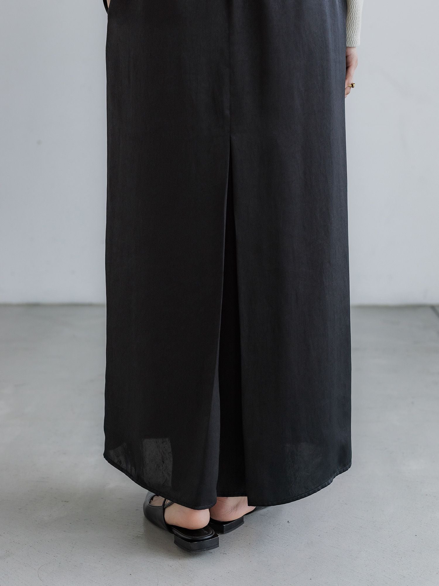 H172 B77 W56.5 H84.5 / 着用サイズ : サンプル