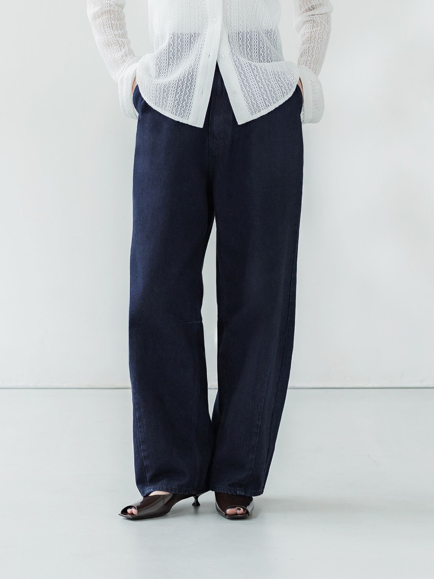 ソフトカーヴィデニムスラックス