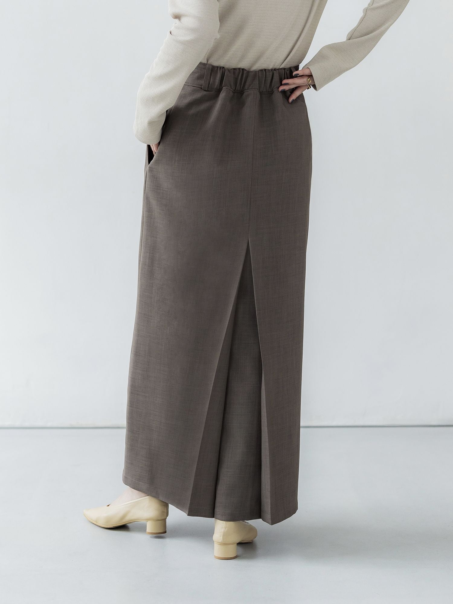 バックタックナロースカート