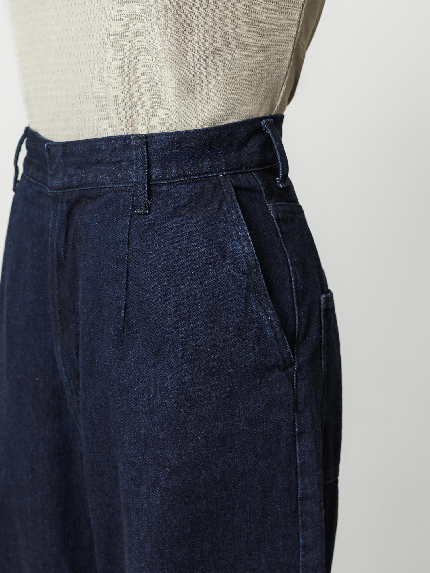 ソフトカーヴィデニムスラックス