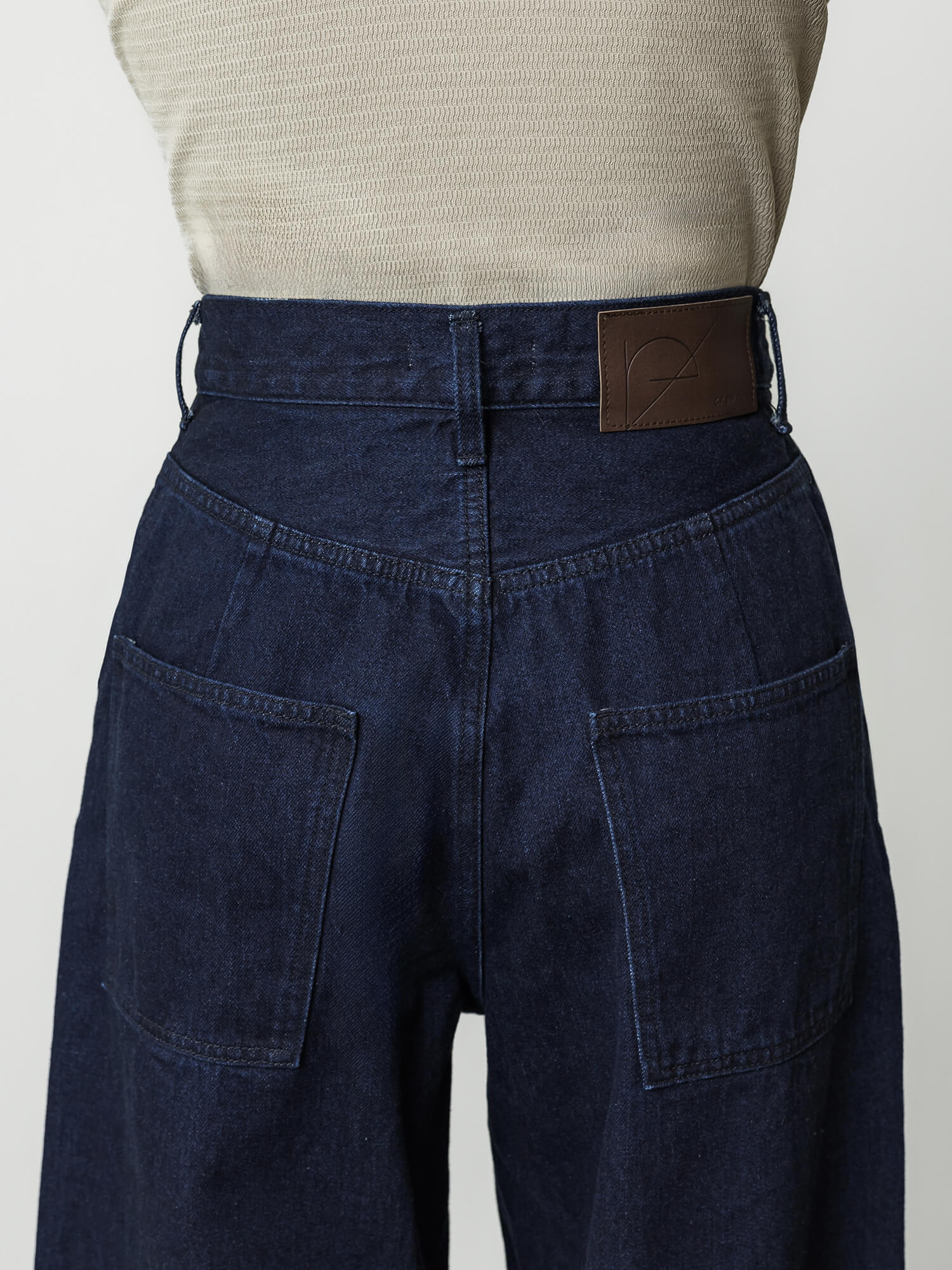 ソフトカーヴィデニムスラックス