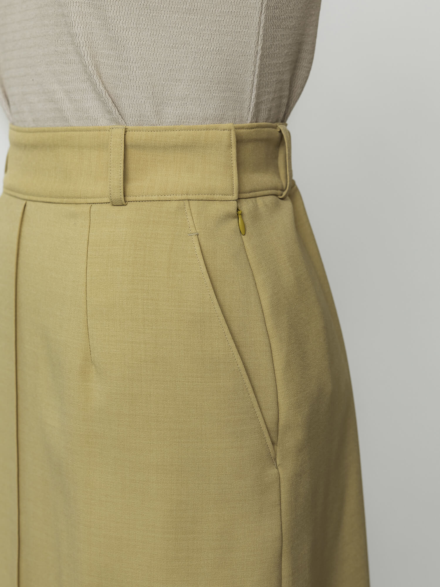 バックタックナロースカート