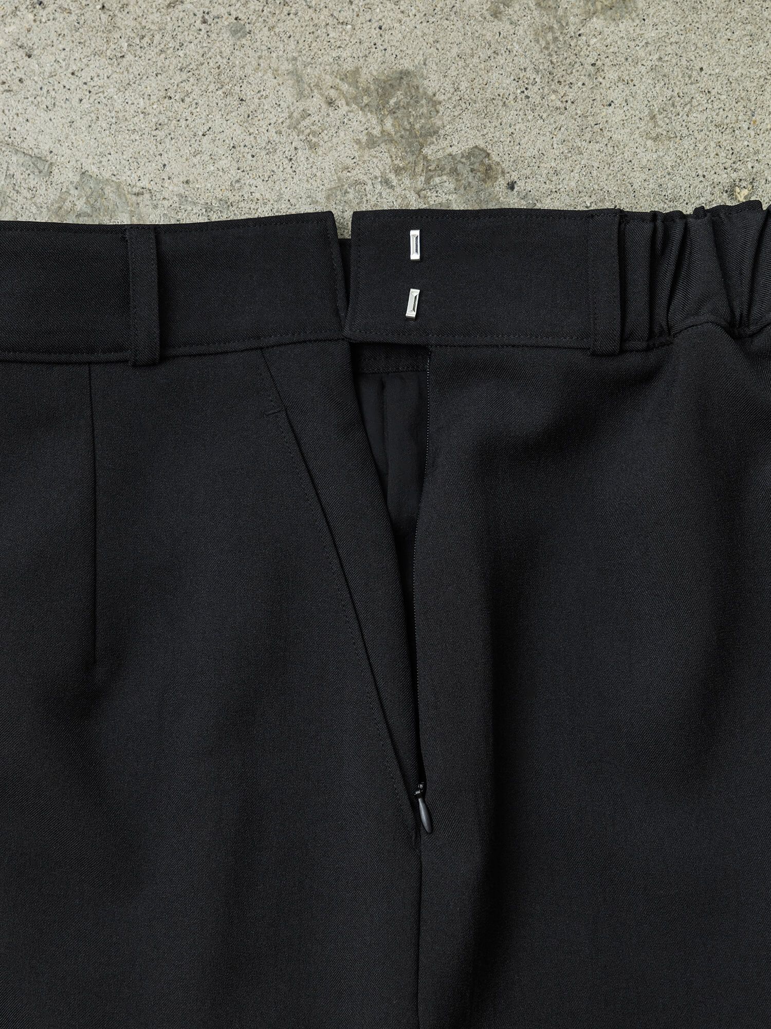 バックタックナロースカート