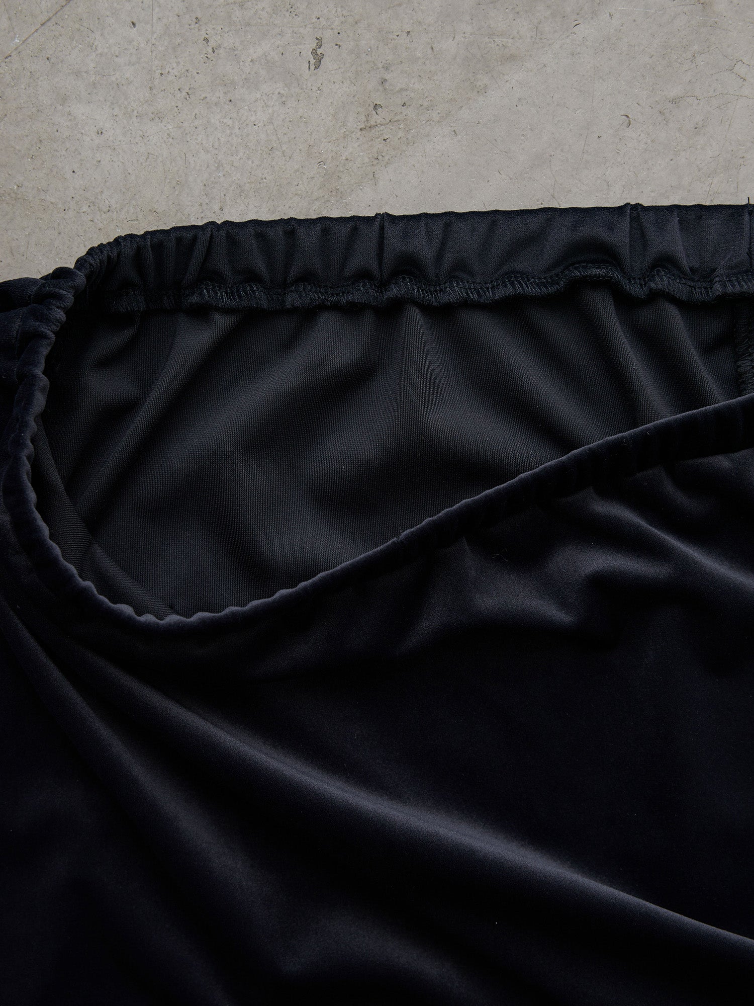 ストレッチベロアストレートスカート