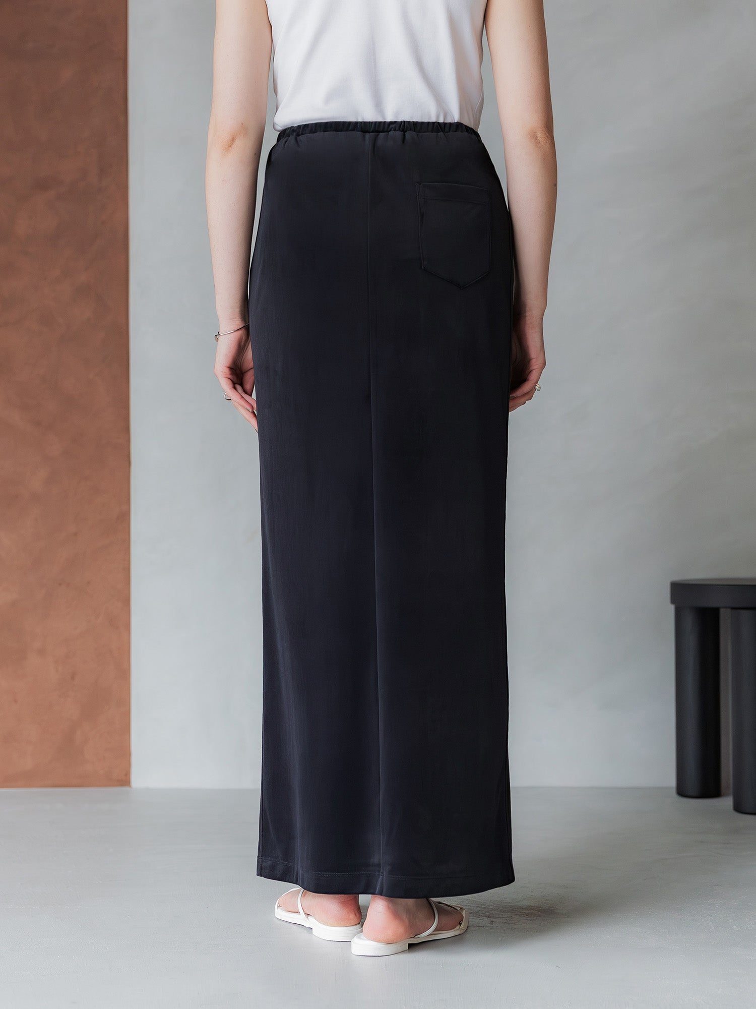 H173 B83 W66 H96 / 着用サイズ : サンプル