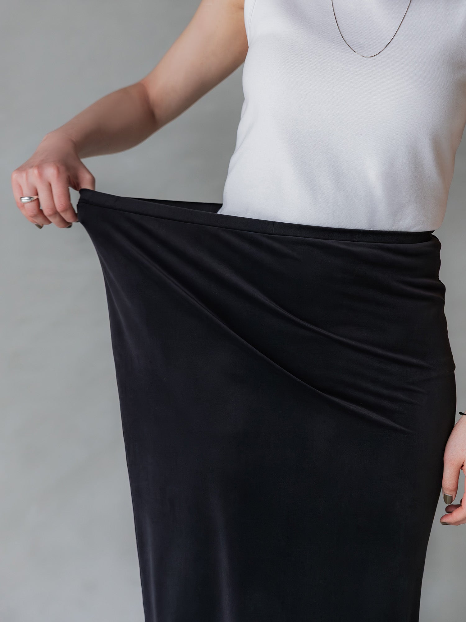 H173 B83 W66 H96 / 着用サイズ : サンプル