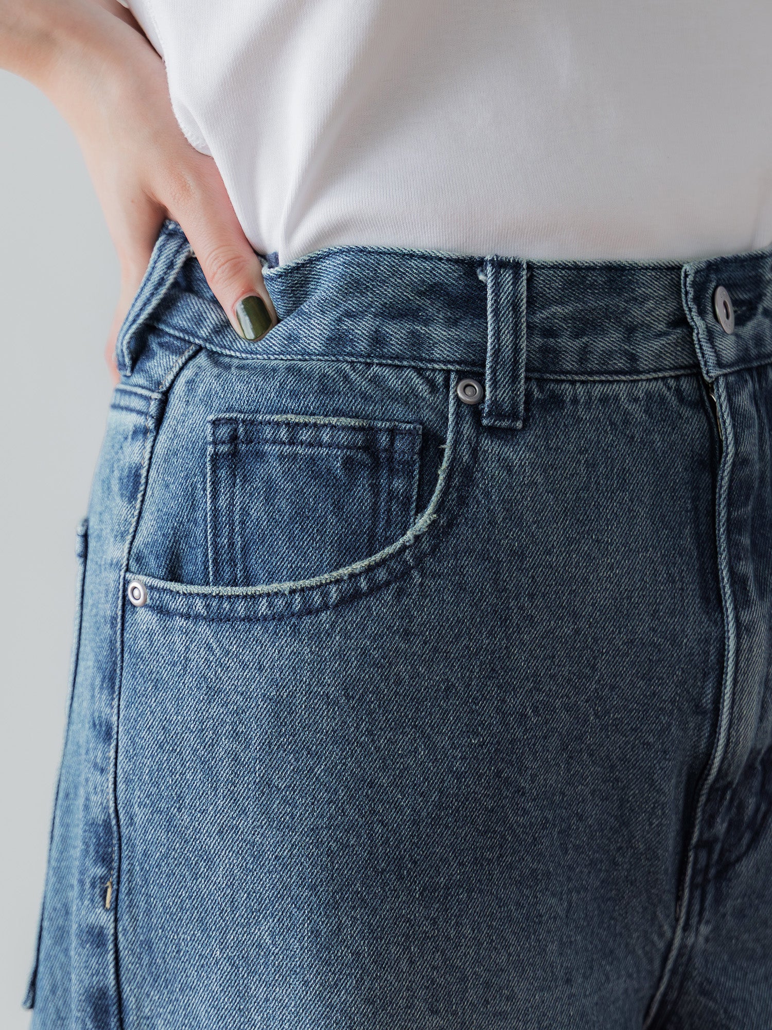 H168 B77 W60 H86 / 着用サイズ : サンプル