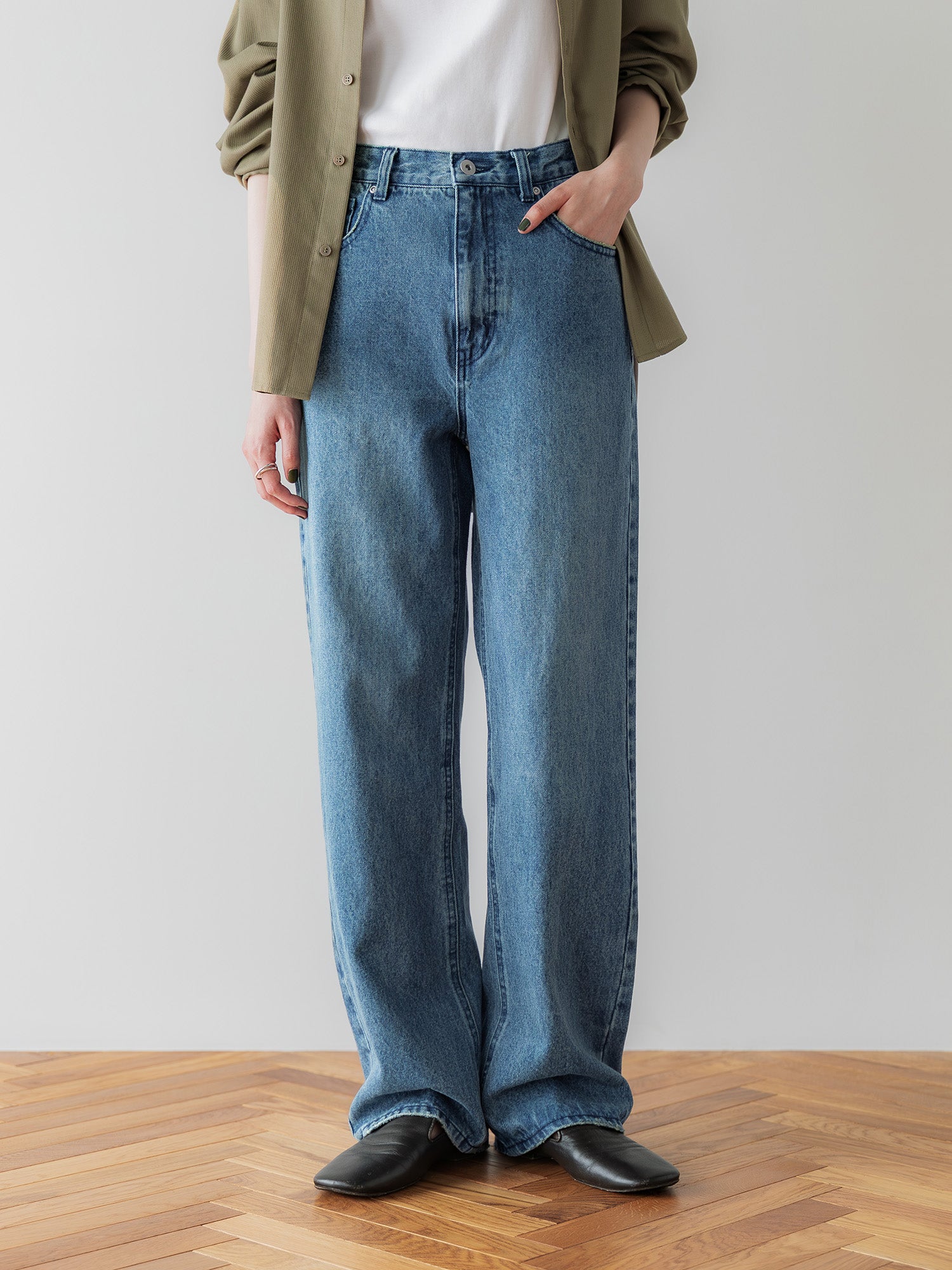 H168 B77 W60 H86 / 着用サイズ : サンプル