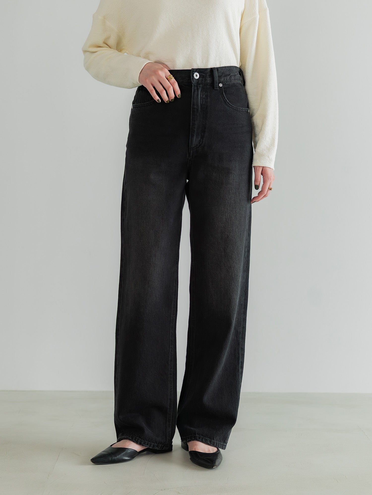 H168 B77 W60 H86 / 着用サイズ : サンプル