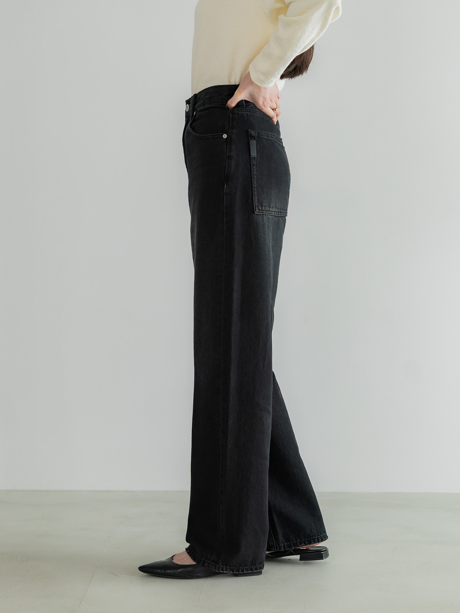 H168 B77 W60 H86 / 着用サイズ : サンプル