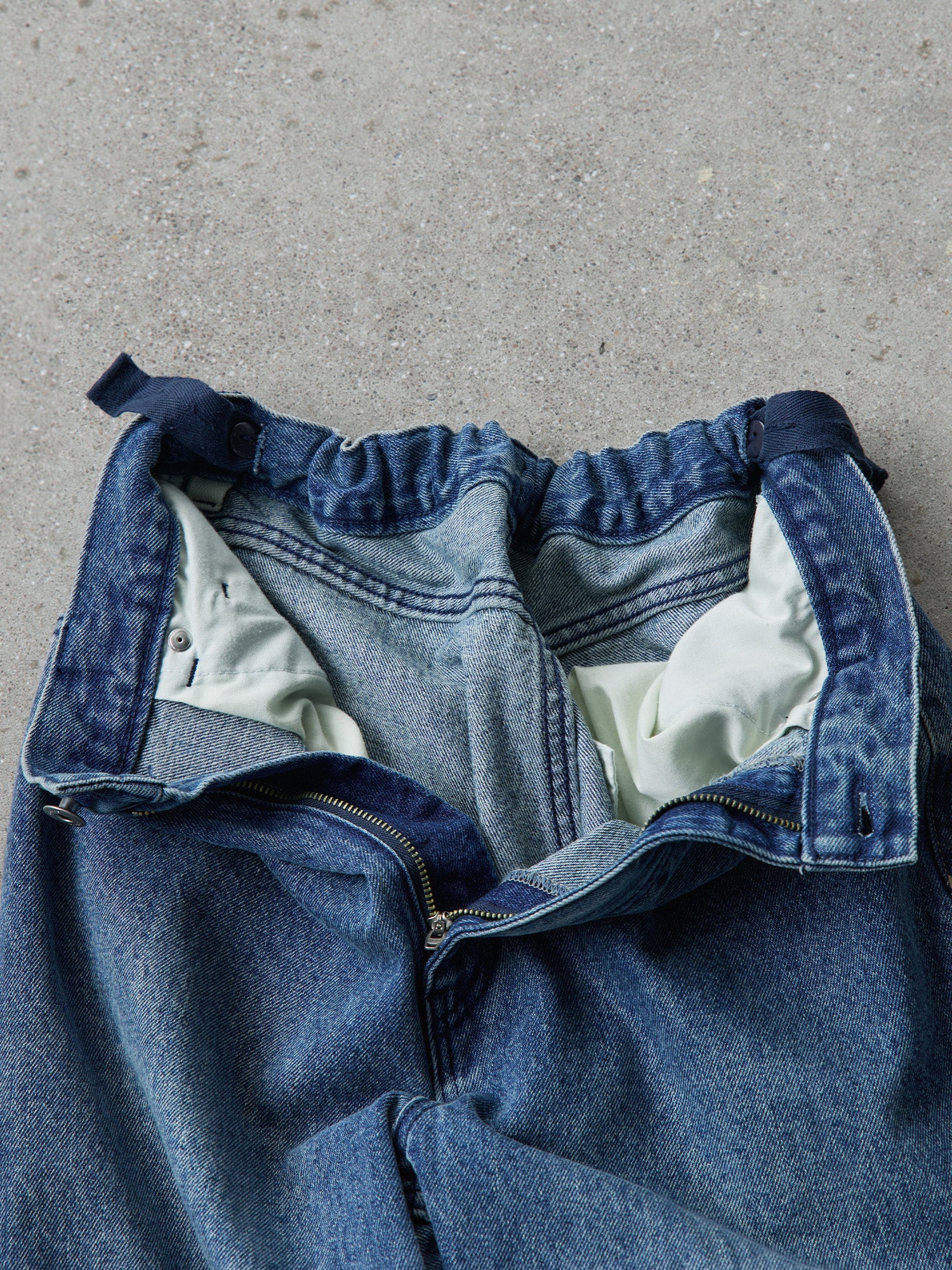 アジャスタブルIラインデニムパンツ