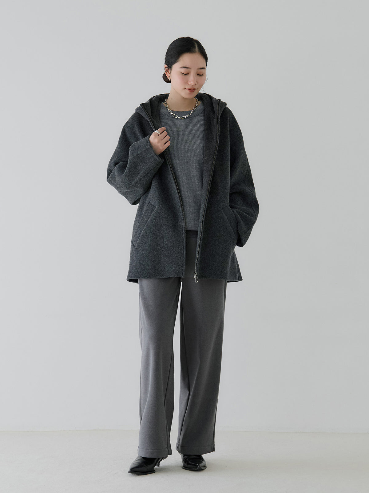 H168 B77 W60 H86<br>着用サイズ : size3 / カラー：charcoal gray
