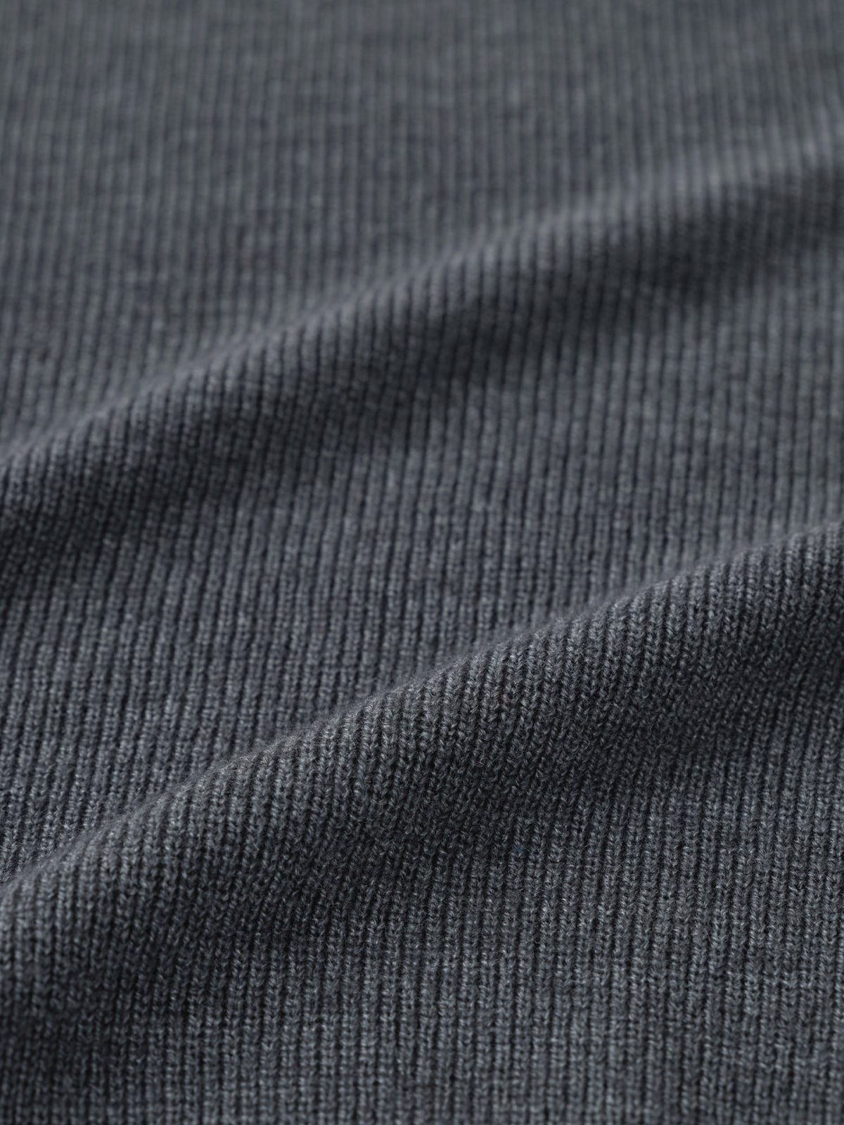 カラー：charcoal gray