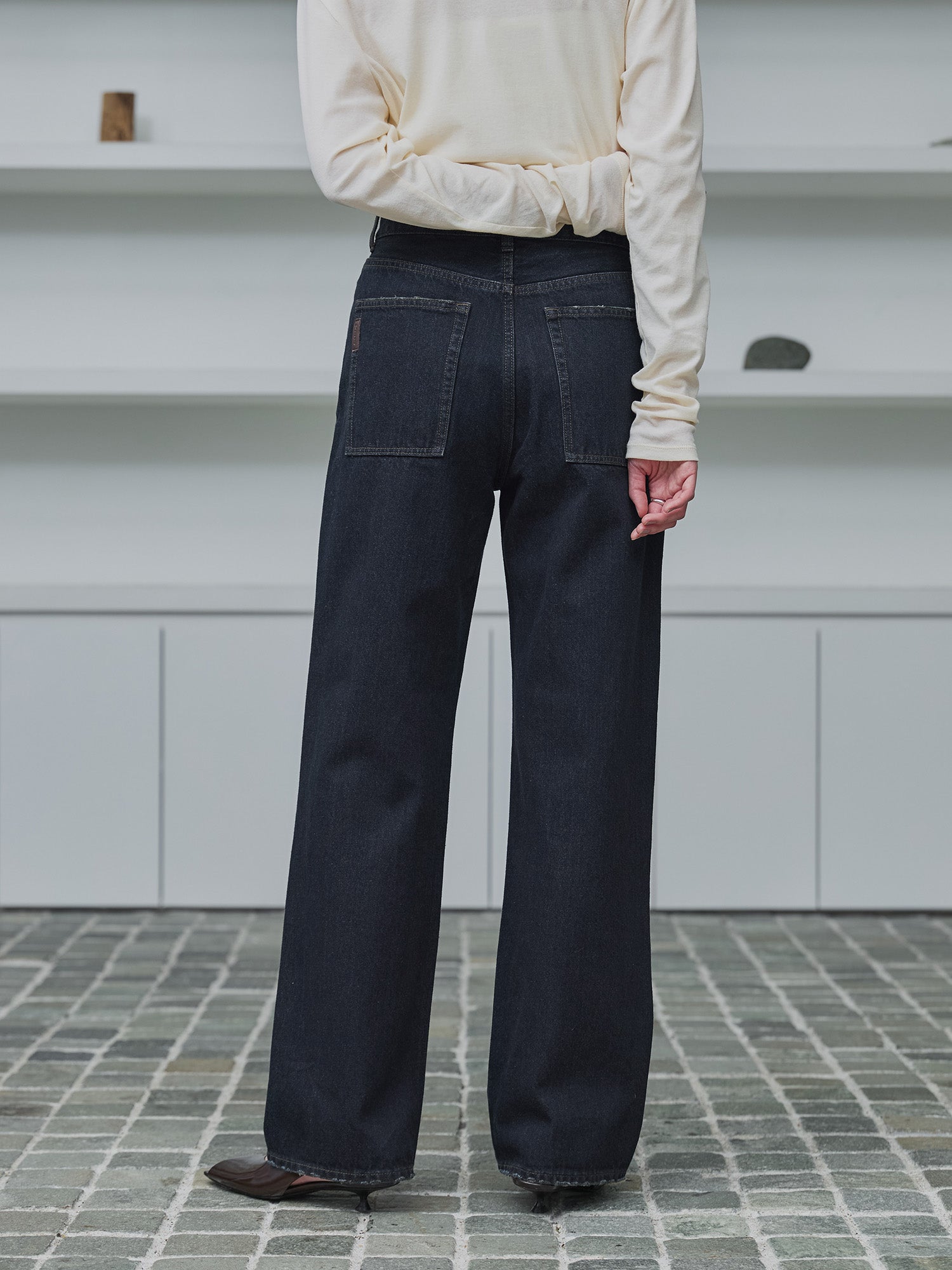 H168 B77 W60 H86 / 着用サイズ : サンプル