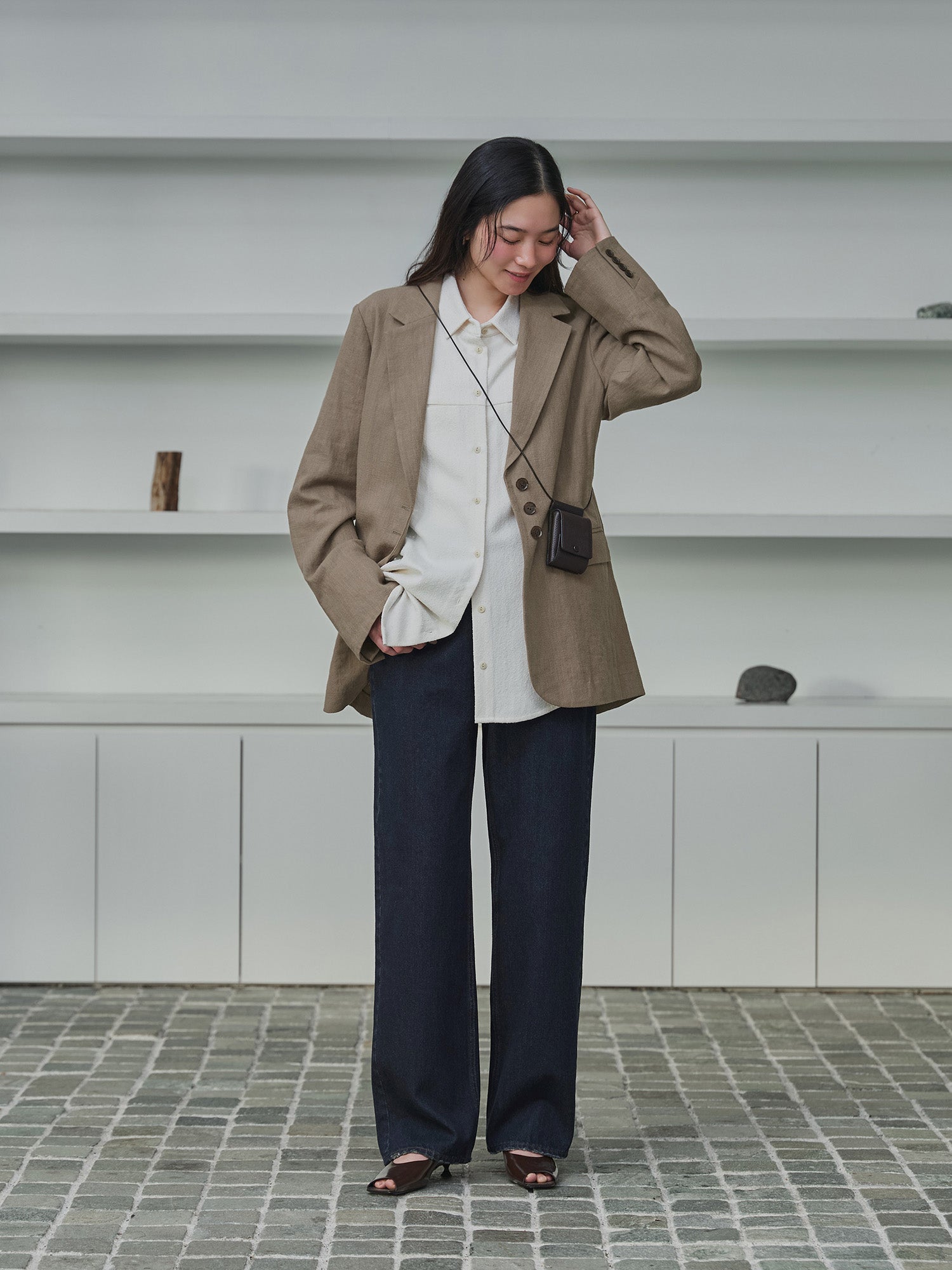 H168 B77 W60 H86 / 着用サイズ : サンプル