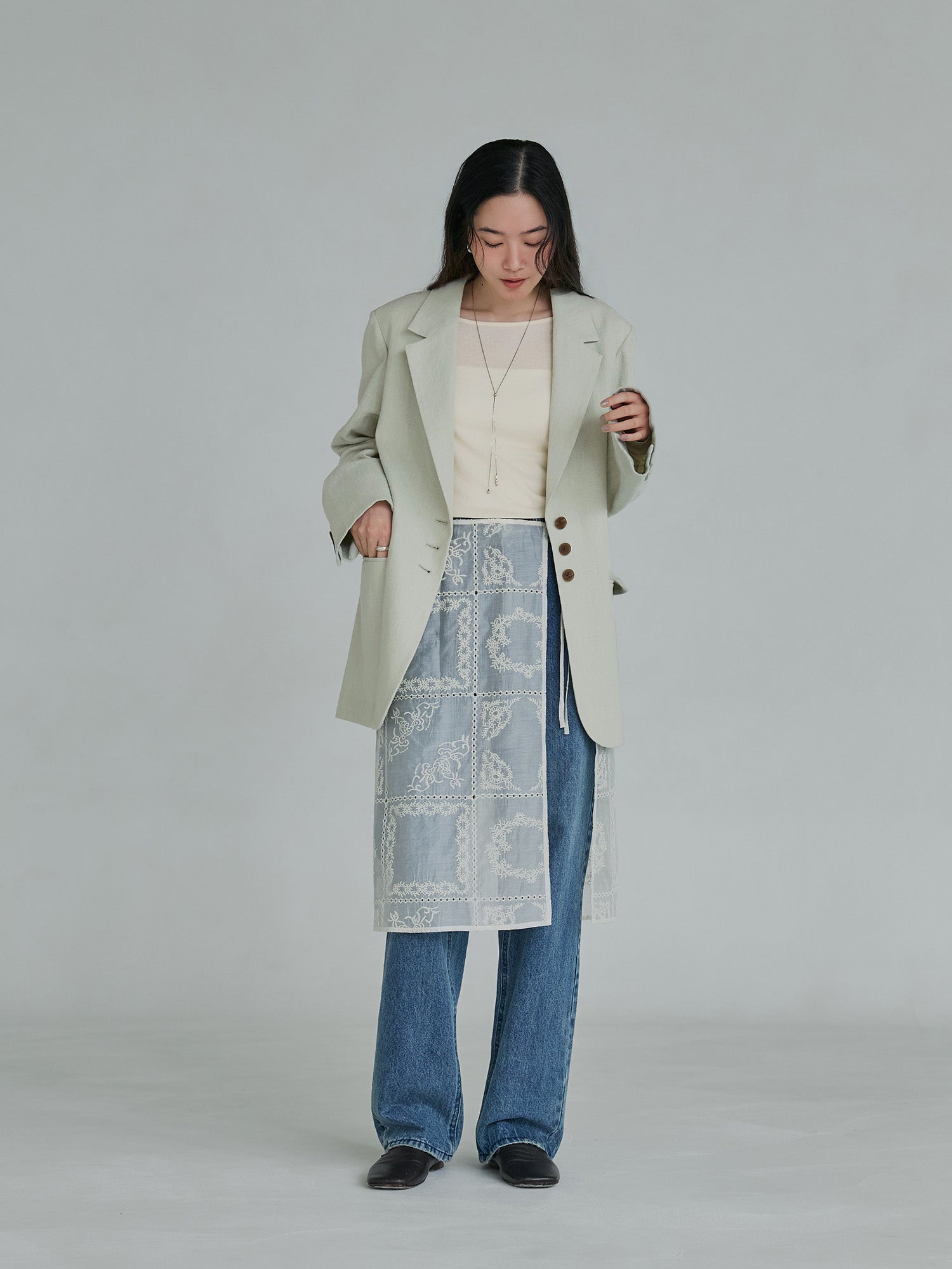 H168 B77 W60 H86 / 着用サイズ : サンプル