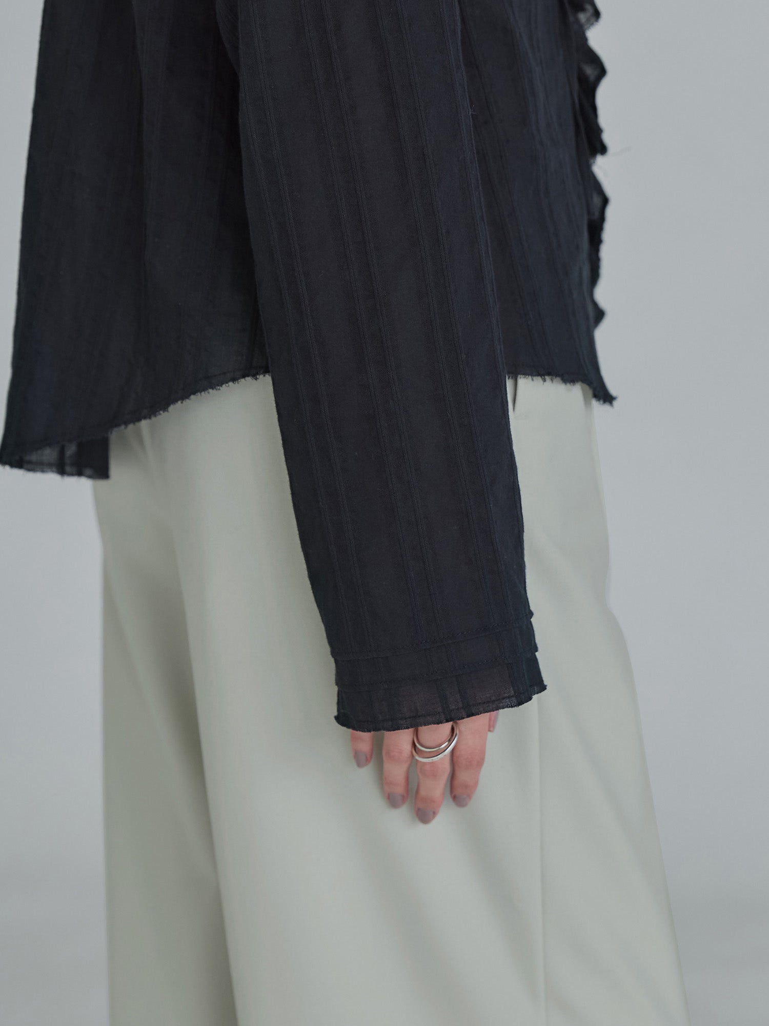 H168 B77 W60 H86 / 着用サイズ : size3