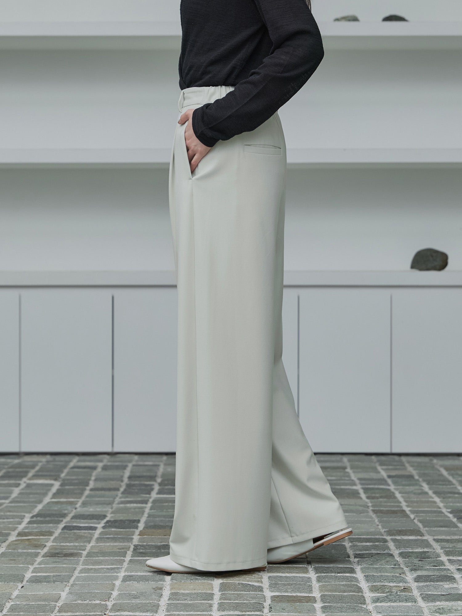 H168 B77 W60 H86 / 着用サイズ : サンプル