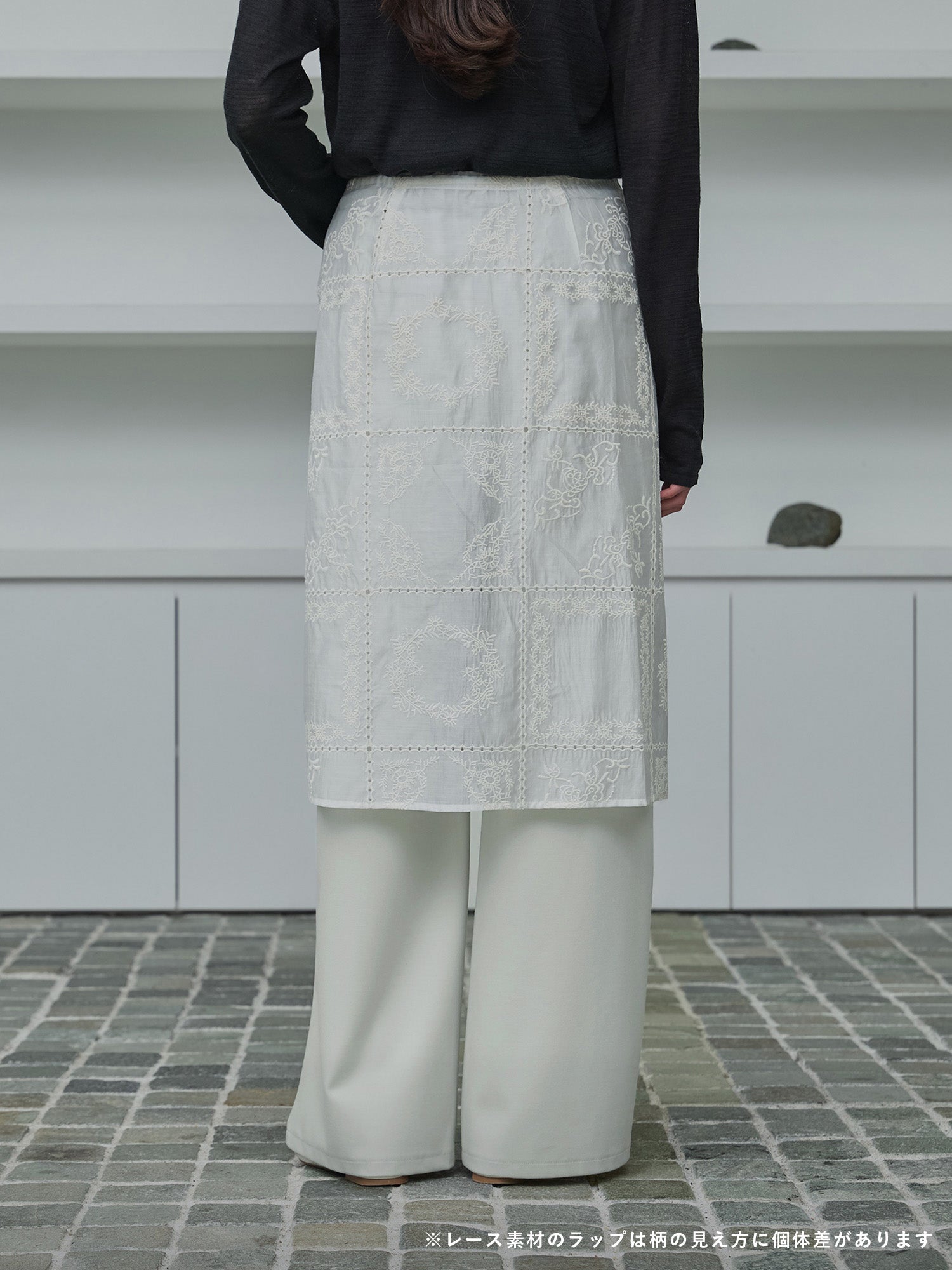 H168 B77 W60 H86 / 着用サイズ : サンプル