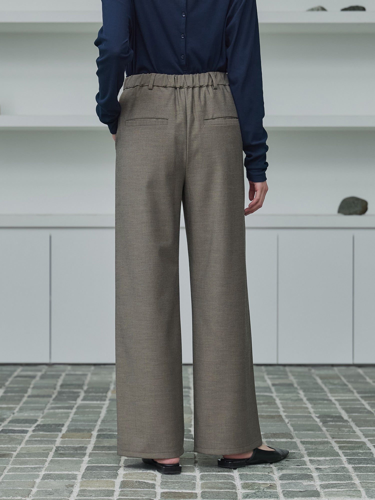 H168 B77 W60 H86 / 着用サイズ : サンプル