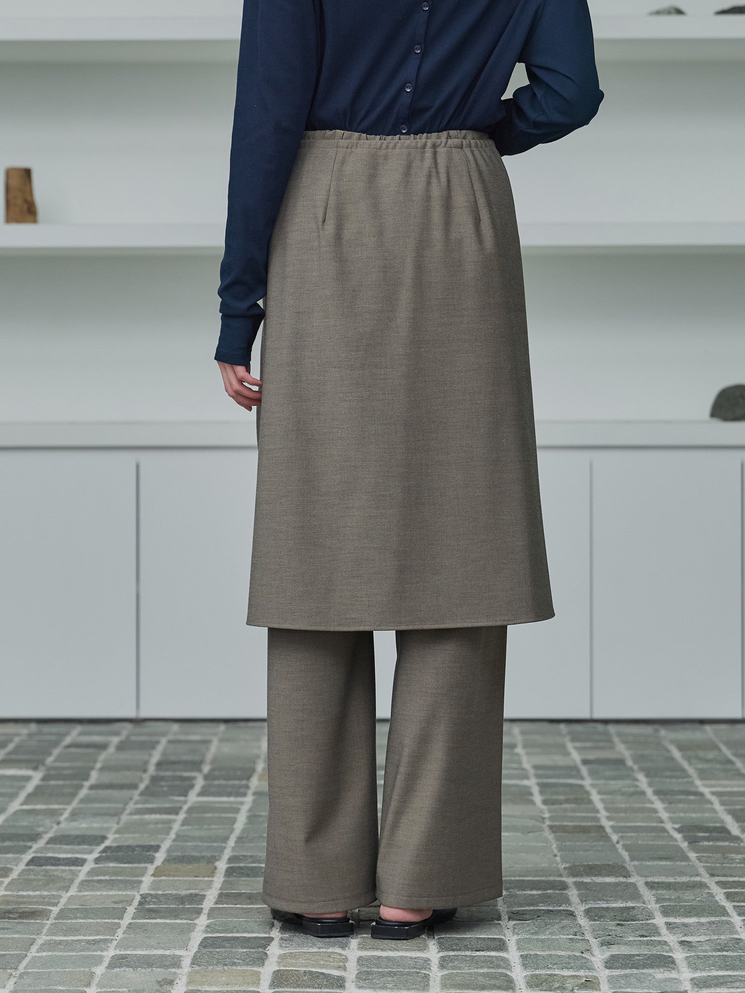 H168 B77 W60 H86 / 着用サイズ : サンプル