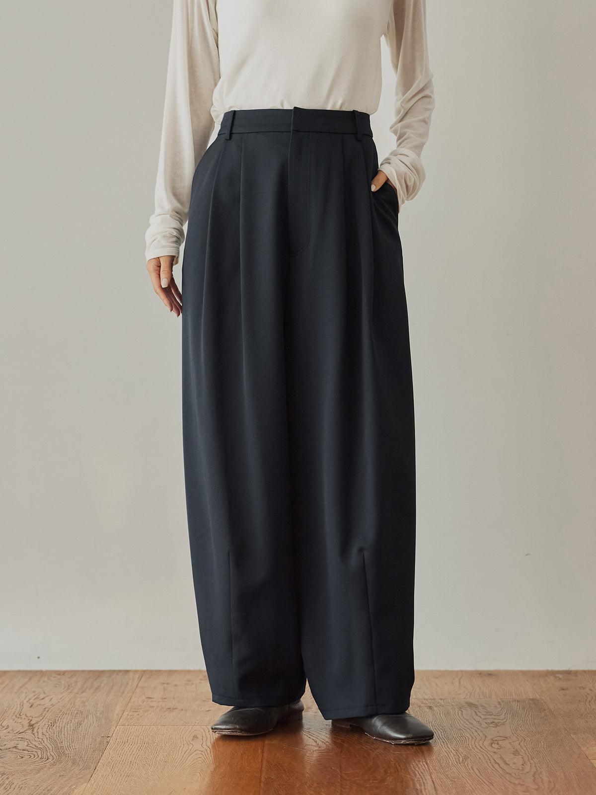 H163 B80 W62 H83<br>着用サイズ : サンプル / カラー：deep navy