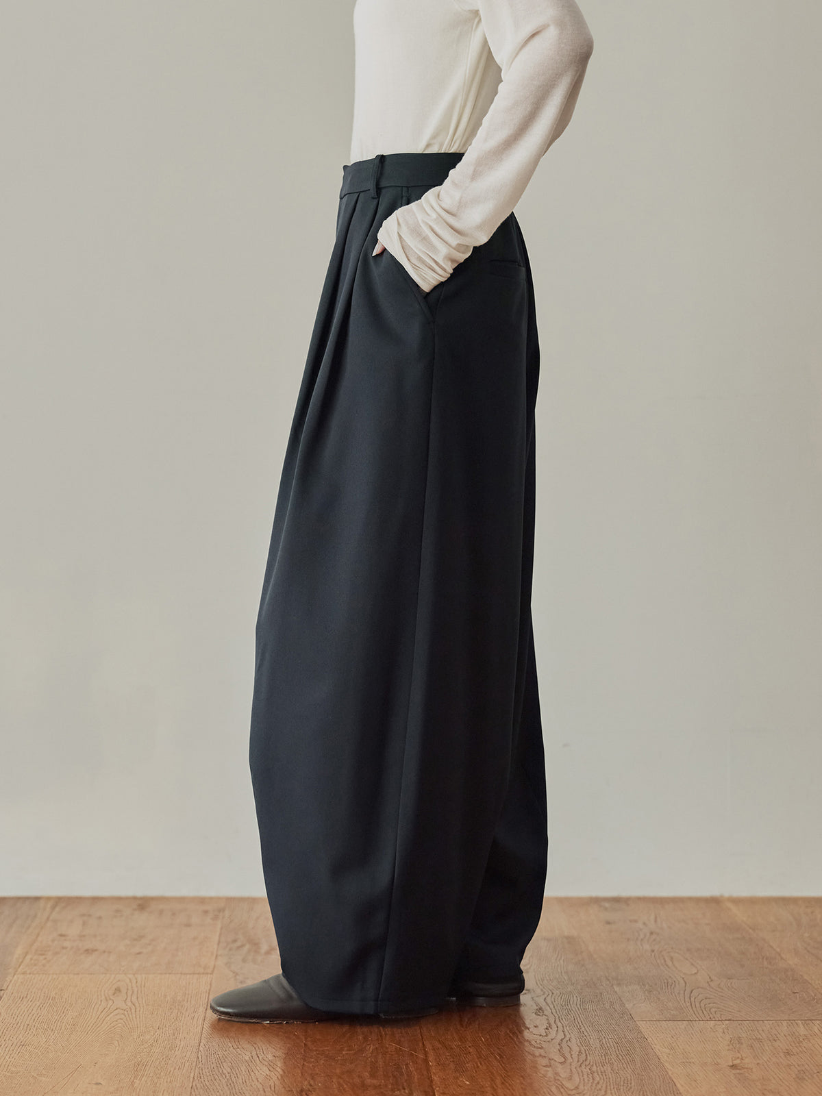 H163 B80 W62 H83<br>着用サイズ : サンプル / カラー：deep navy