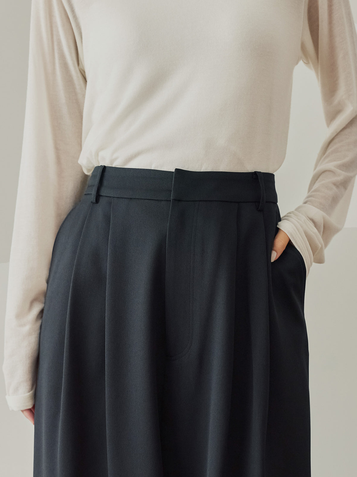 H163 B80 W62 H83<br>着用サイズ : サンプル / カラー：deep navy