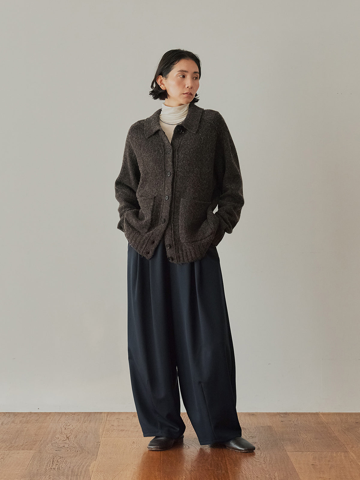 H163 B80 W62 H83<br>着用サイズ : サンプル / カラー：deep navy