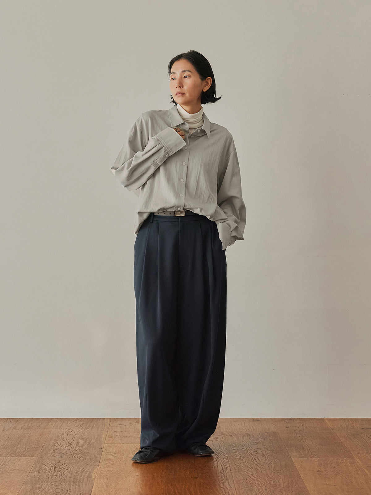 H163 B80 W62 H83<br>着用サイズ : サンプル / カラー：deep navy