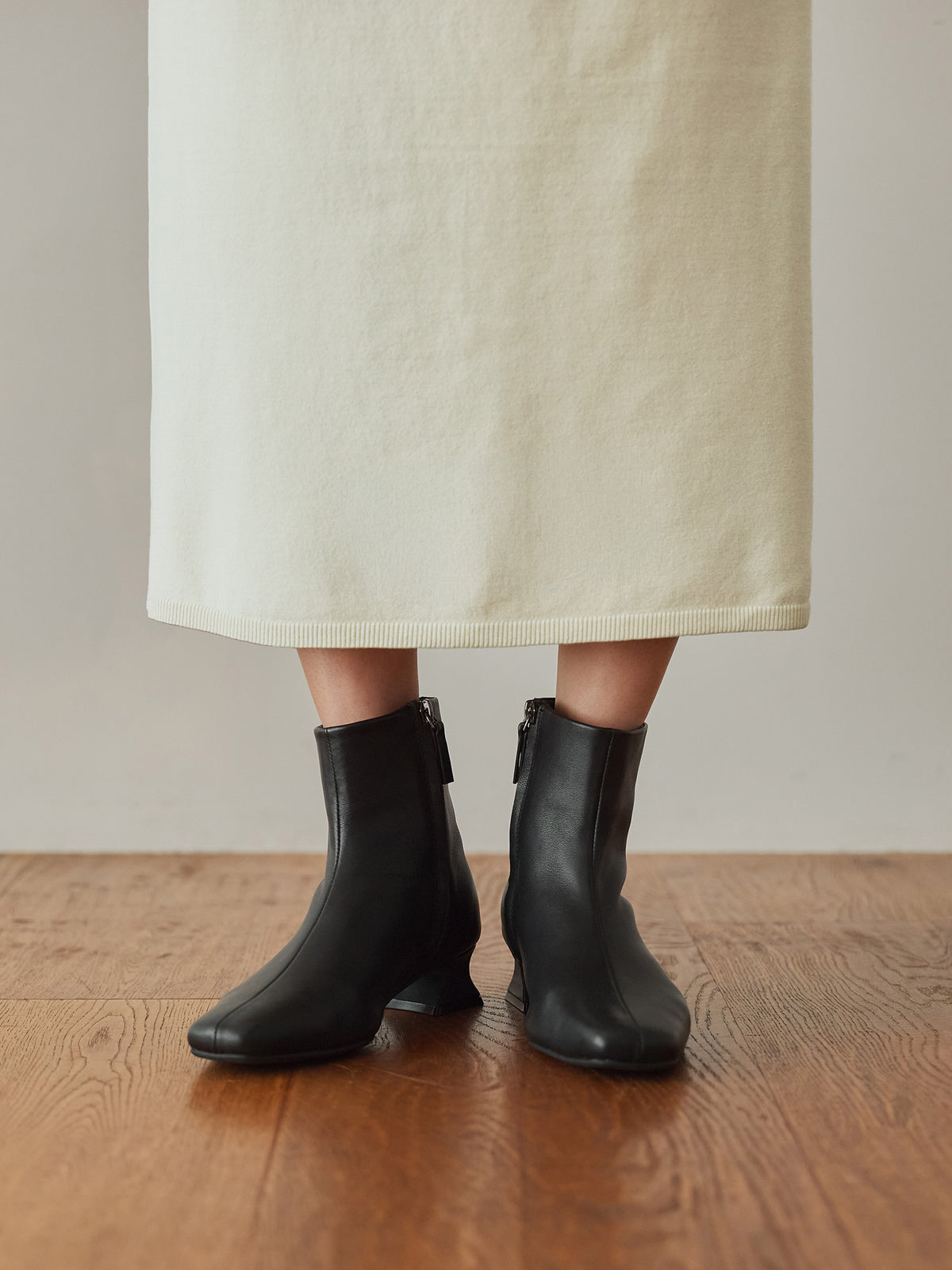 H163 B80 W62 H83 S23.5<br>
着用サイズ : size2 / カラー：black